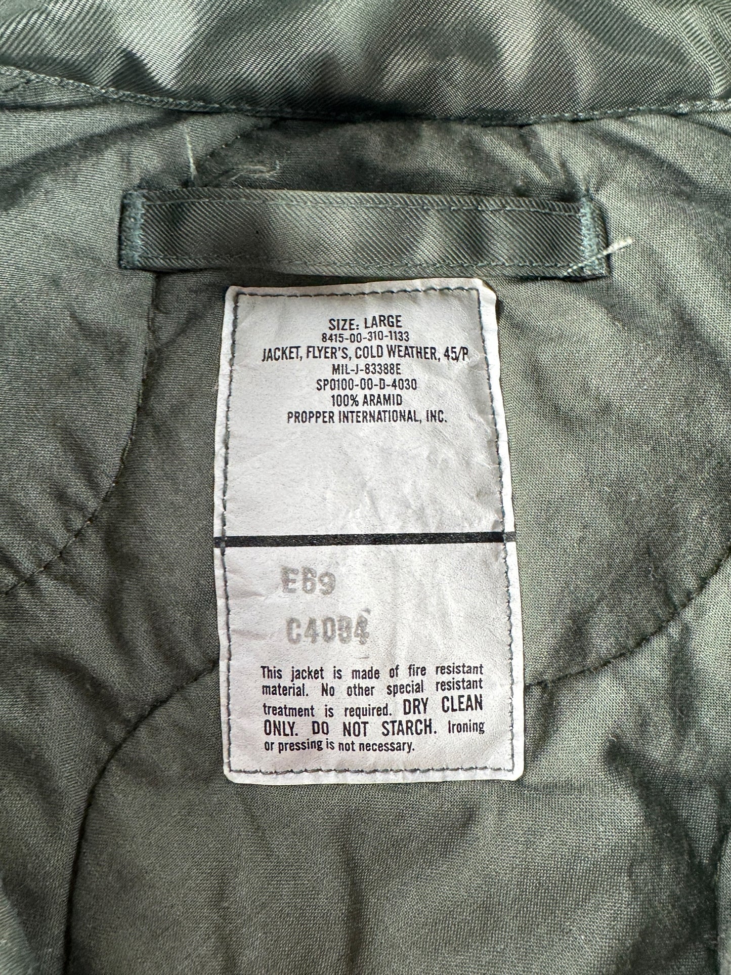 Label on Vintage '00 Cold Weather Flyers Jacket SZ L