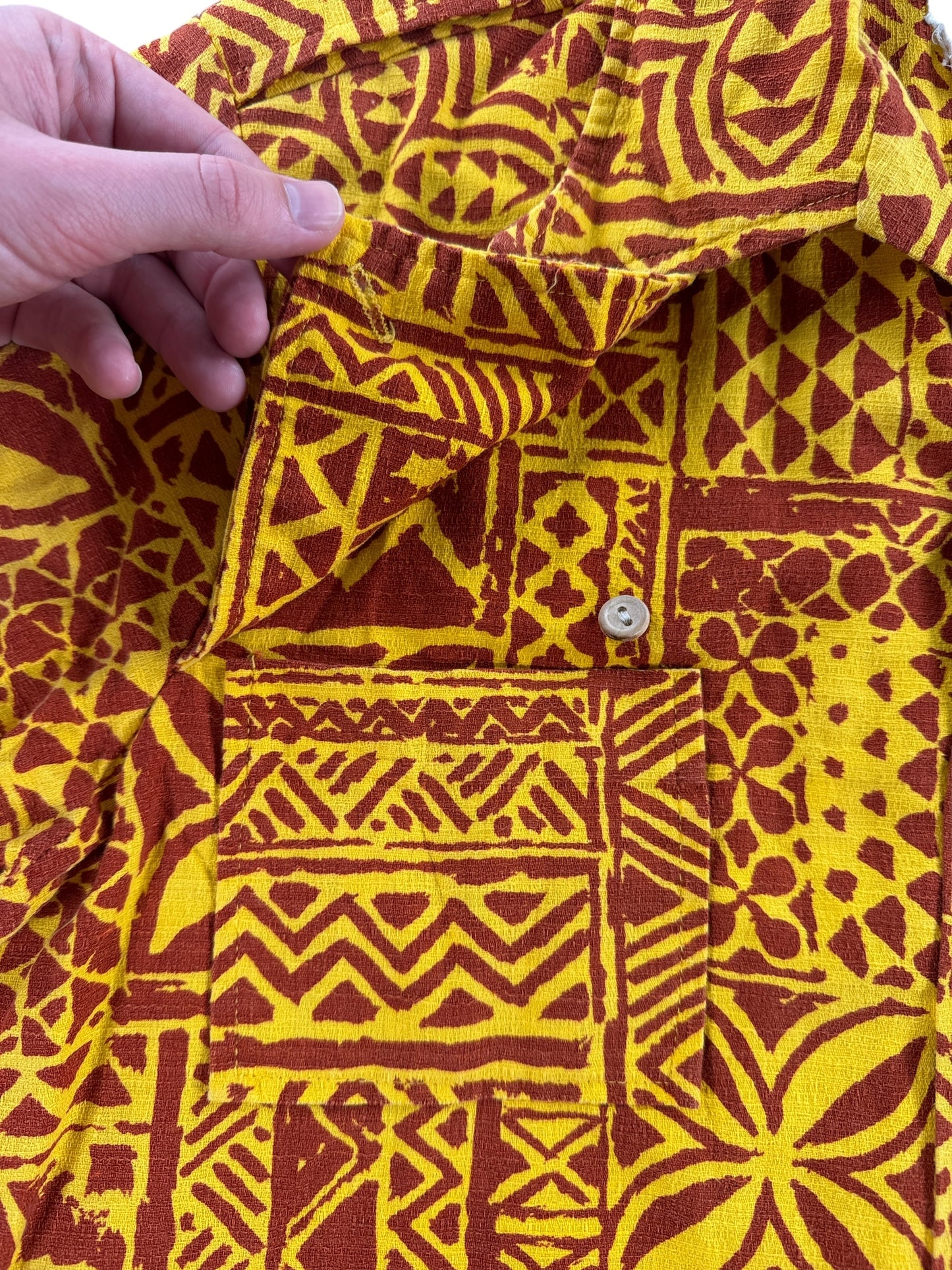 Pocket Flap on Vintage Liane Bark Cloth Aloha Shirt SZ L