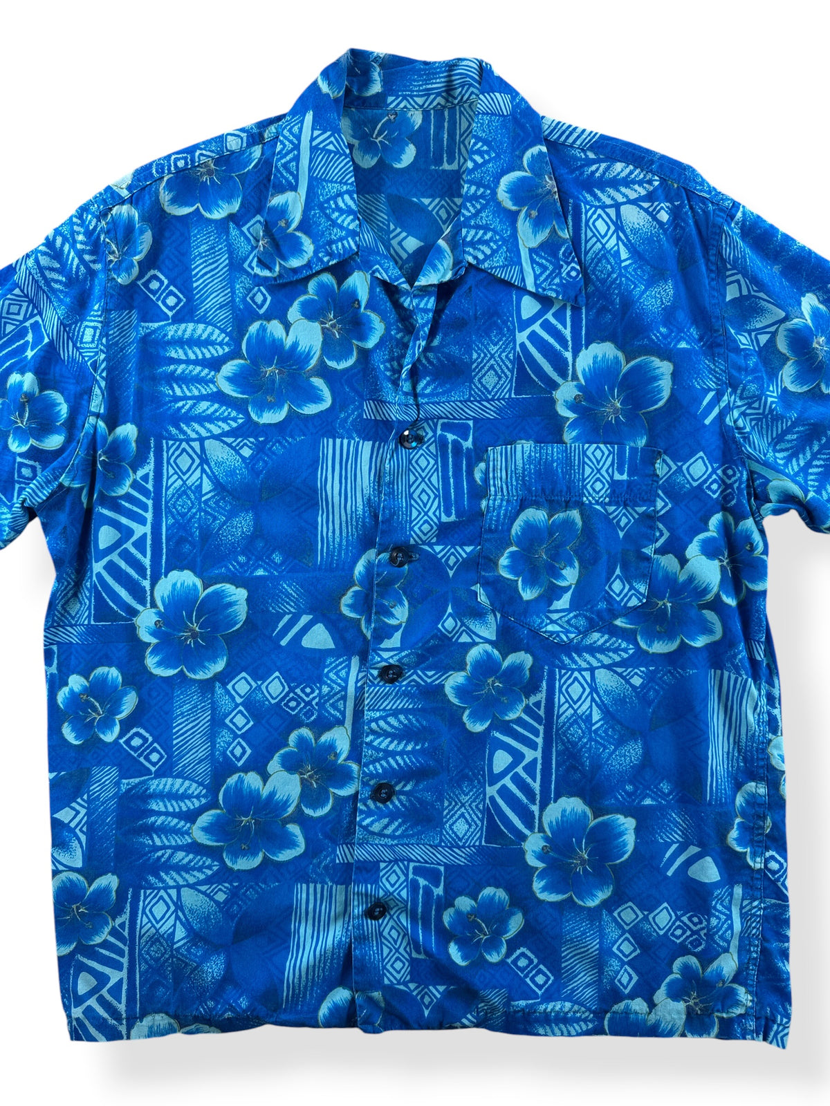Close-up of Vintage Blue Unlabeled Aloha Shirt SZ M