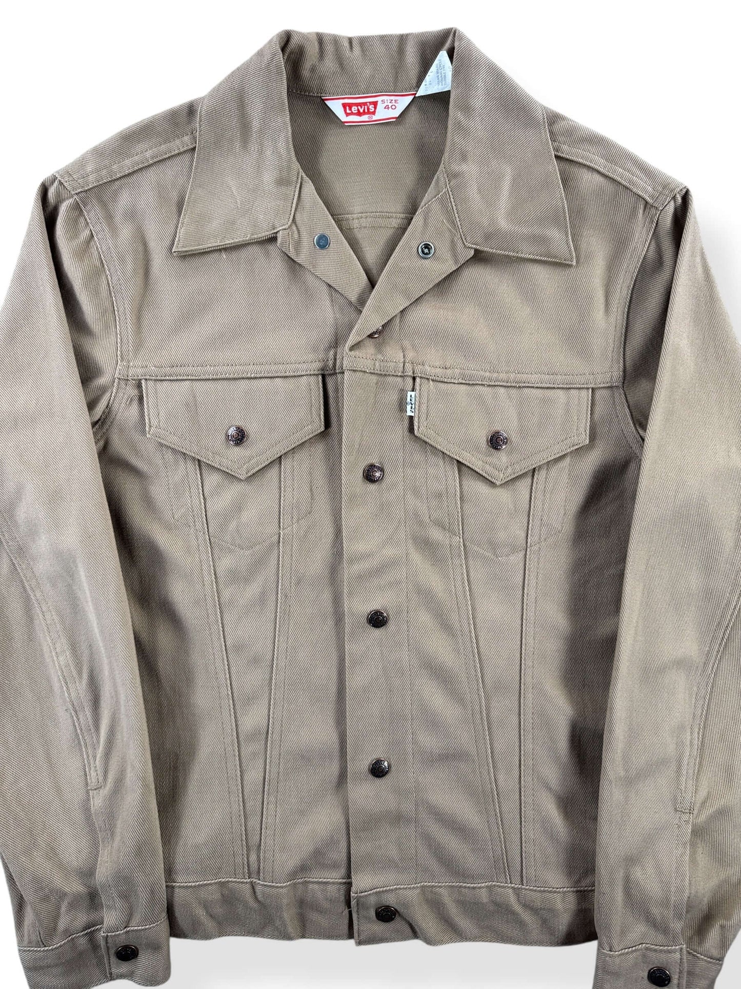 Front Close Up of Vintage Levis 70505-4023 Beige Trucker Jacket SZ 40