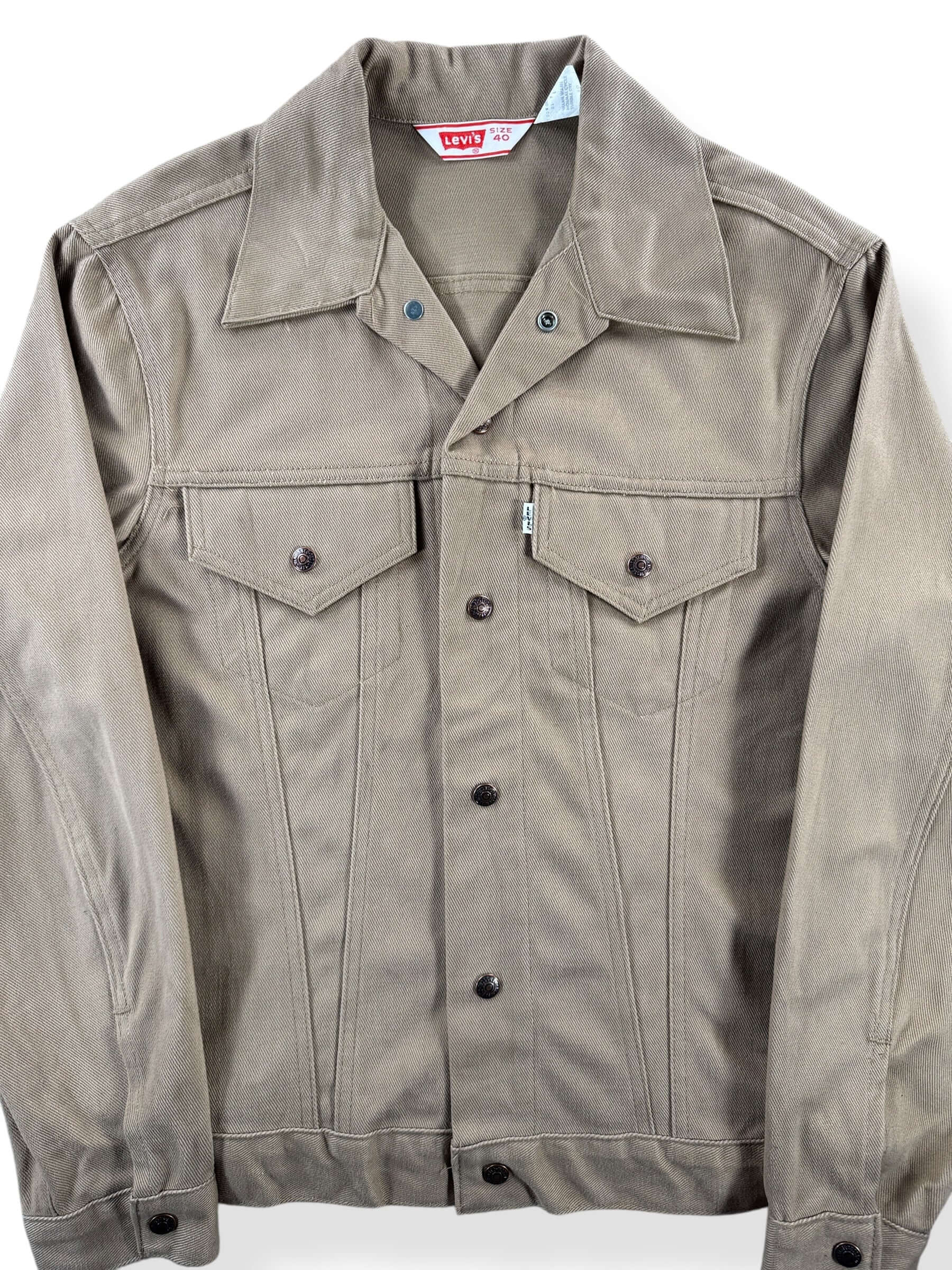 Front Close Up of Vintage Levis 70505-4023 Beige Trucker Jacket SZ 40