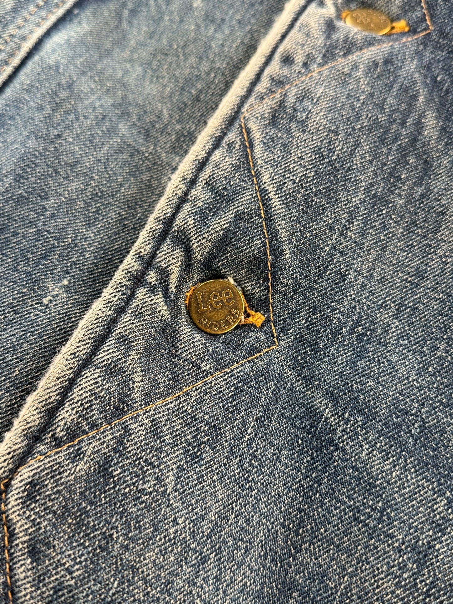 Buttons on Vintage 70’s Faded Lee Storm Rider Sherpa Jacket SZ L
