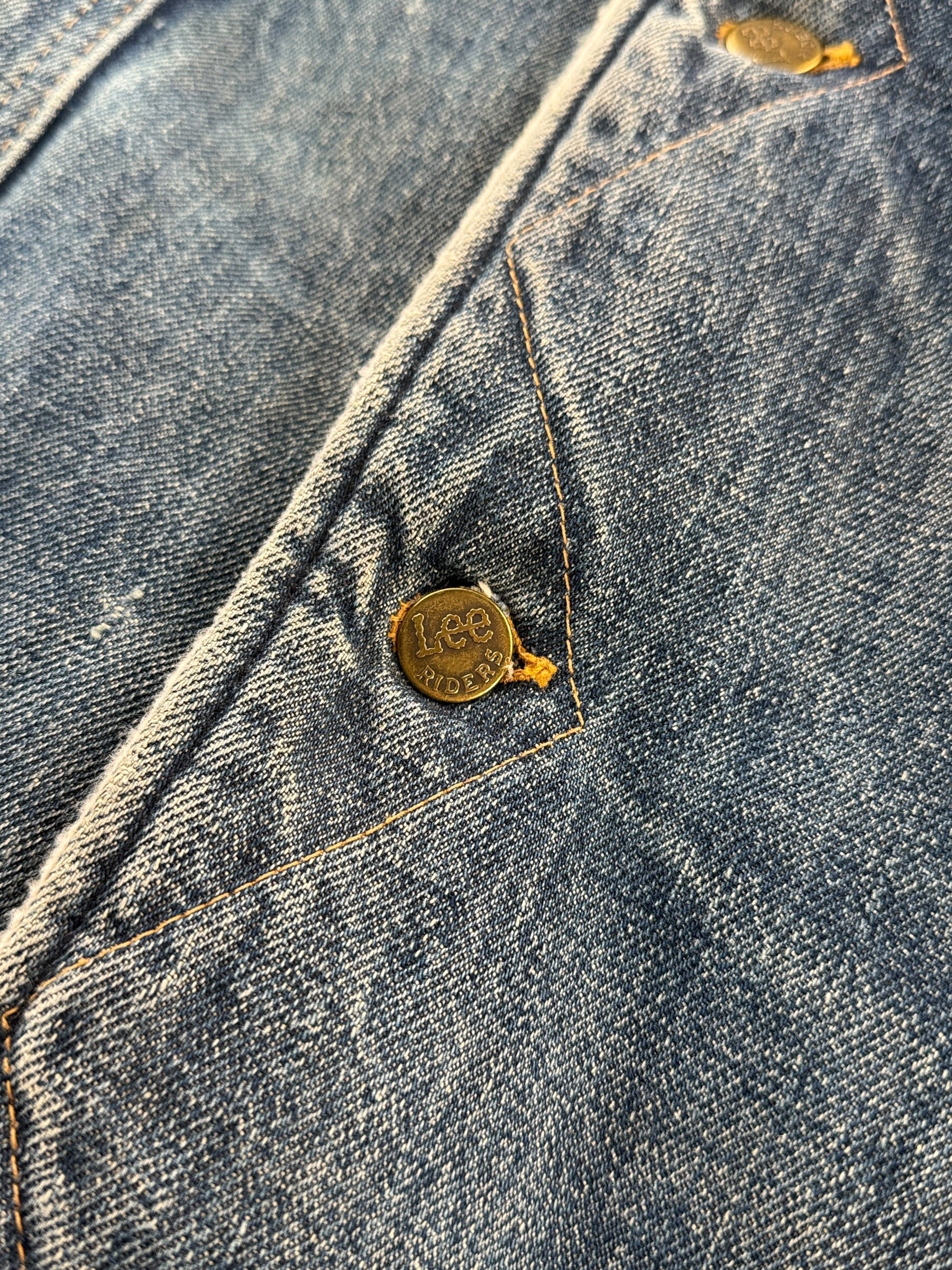 Buttons on Vintage 70’s Faded Lee Storm Rider Sherpa Jacket SZ L