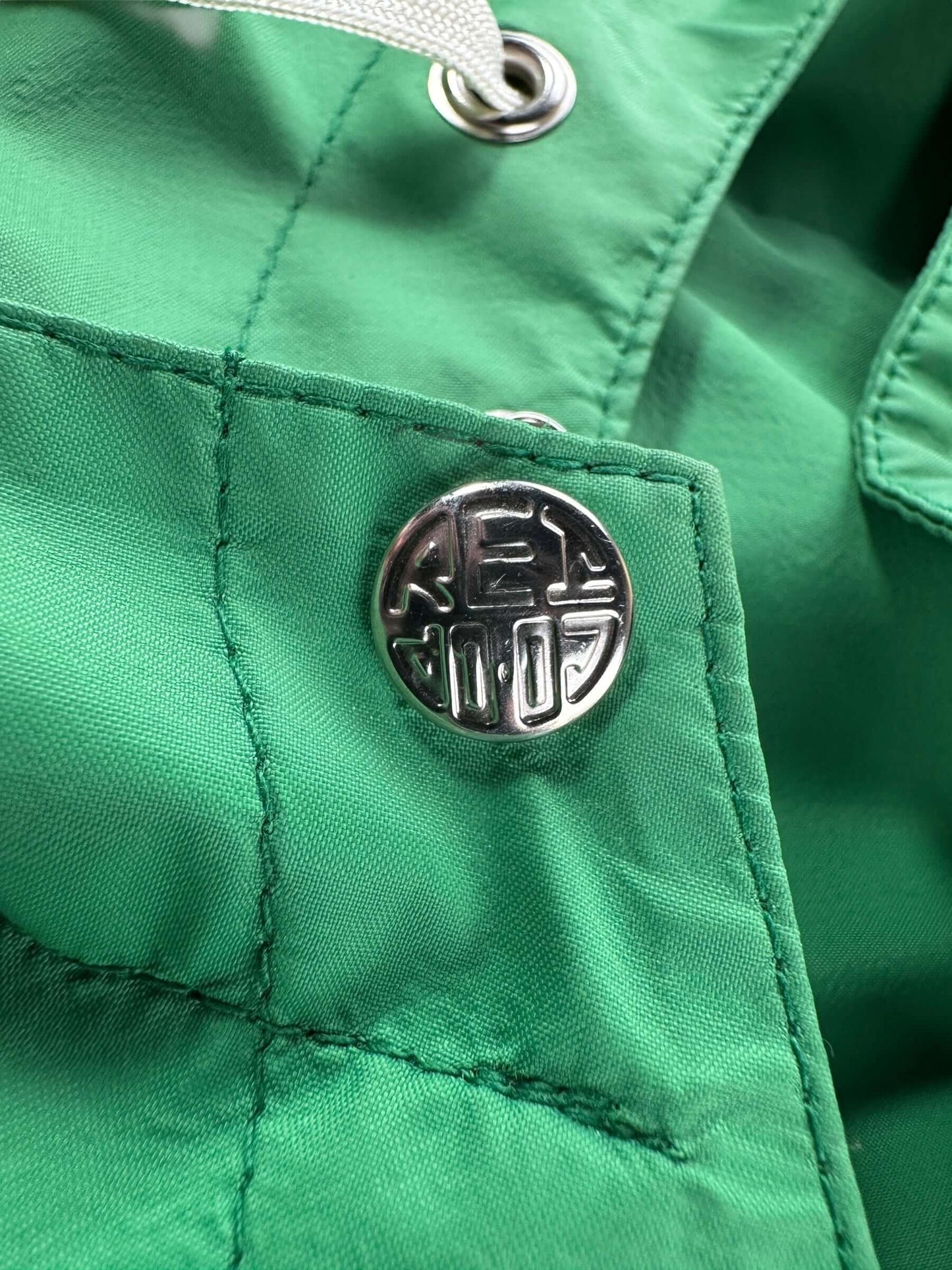 Button on Vintage REI Green Pullover Anorak SZ XXS