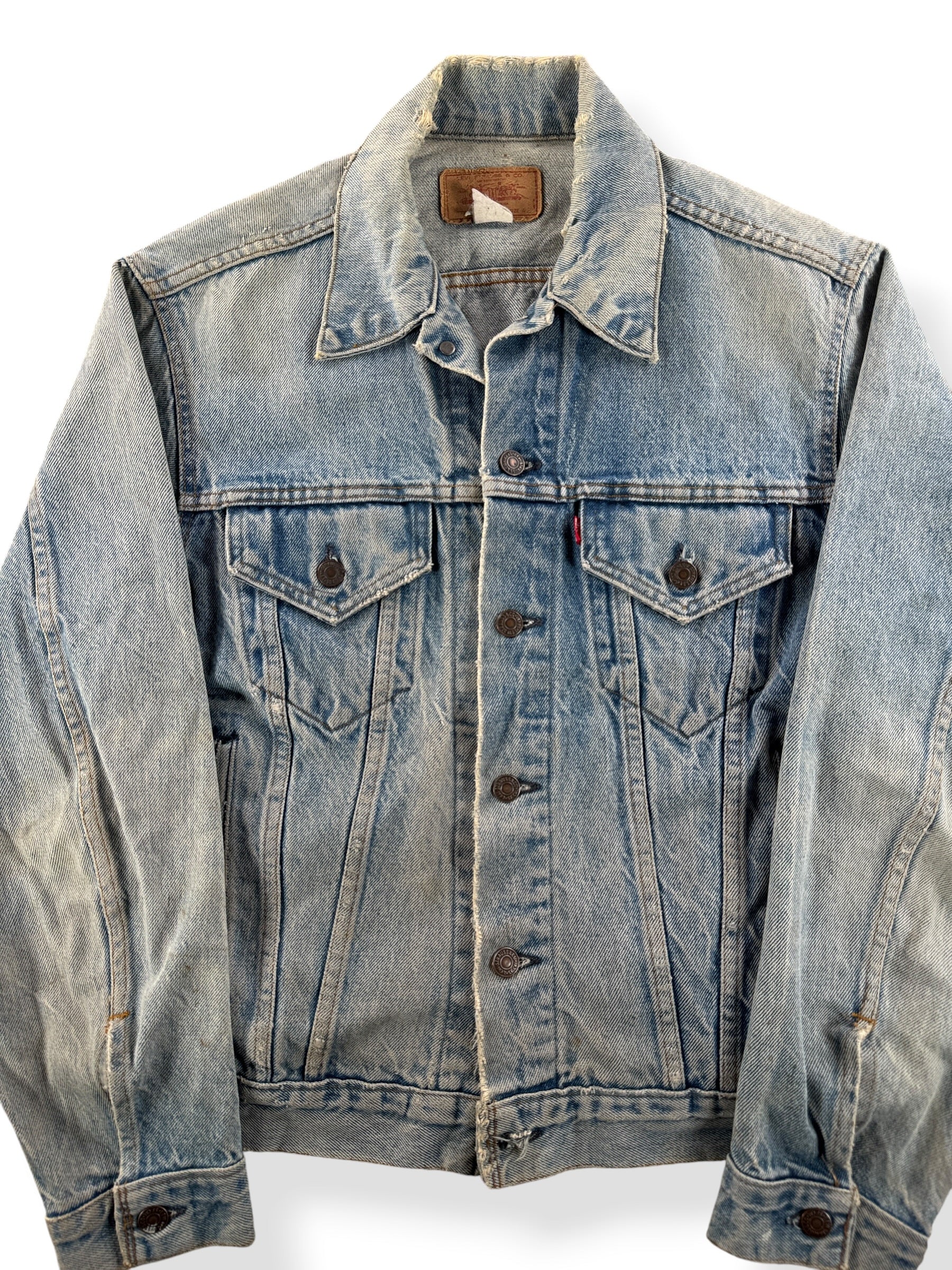 Front Close Up of Vintage Levi's 4 Pocket Denim Trucker Jacket SZ 42