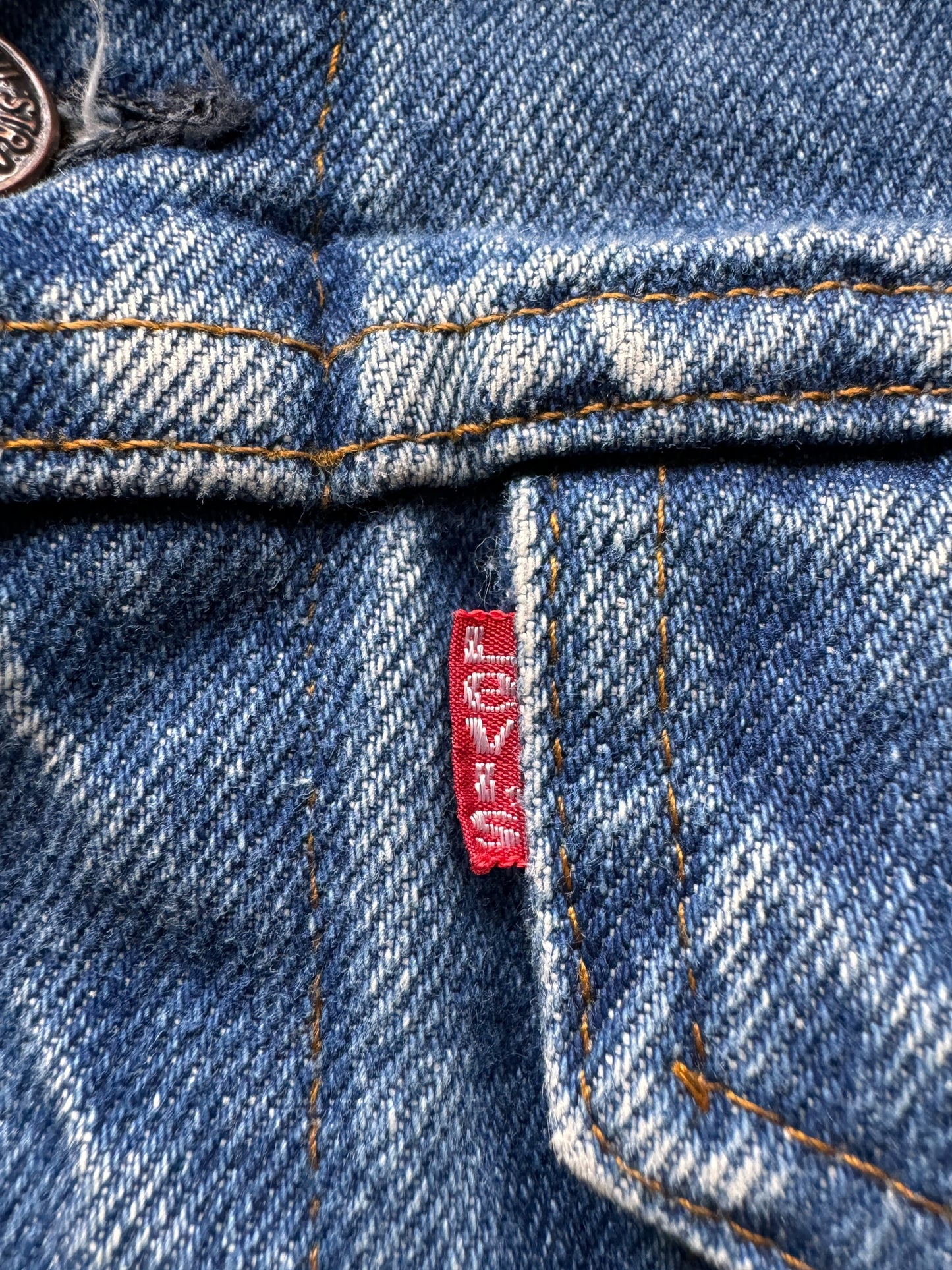 Small E on Vintage Levis 71205 2-Pocket Trucker Jacket SZ 40L