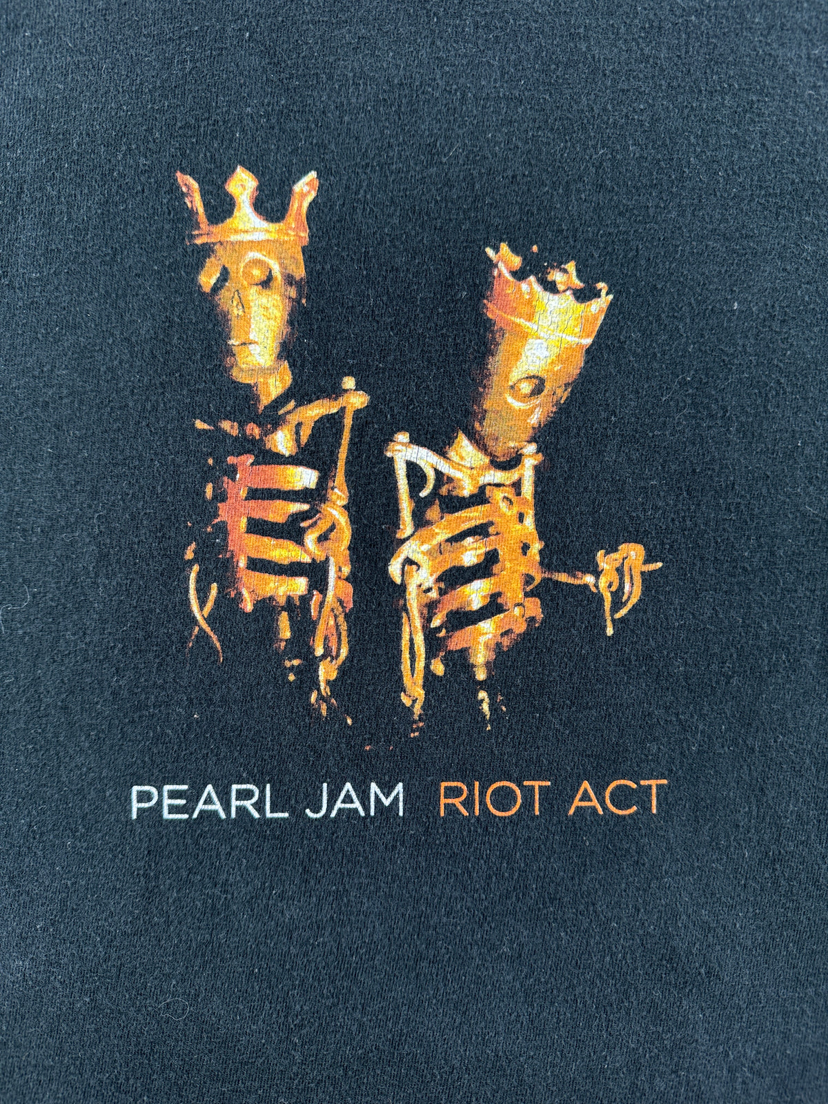 Front grphic on Vintage 2003 Pearl Jam Riot Act Tee SZ XL