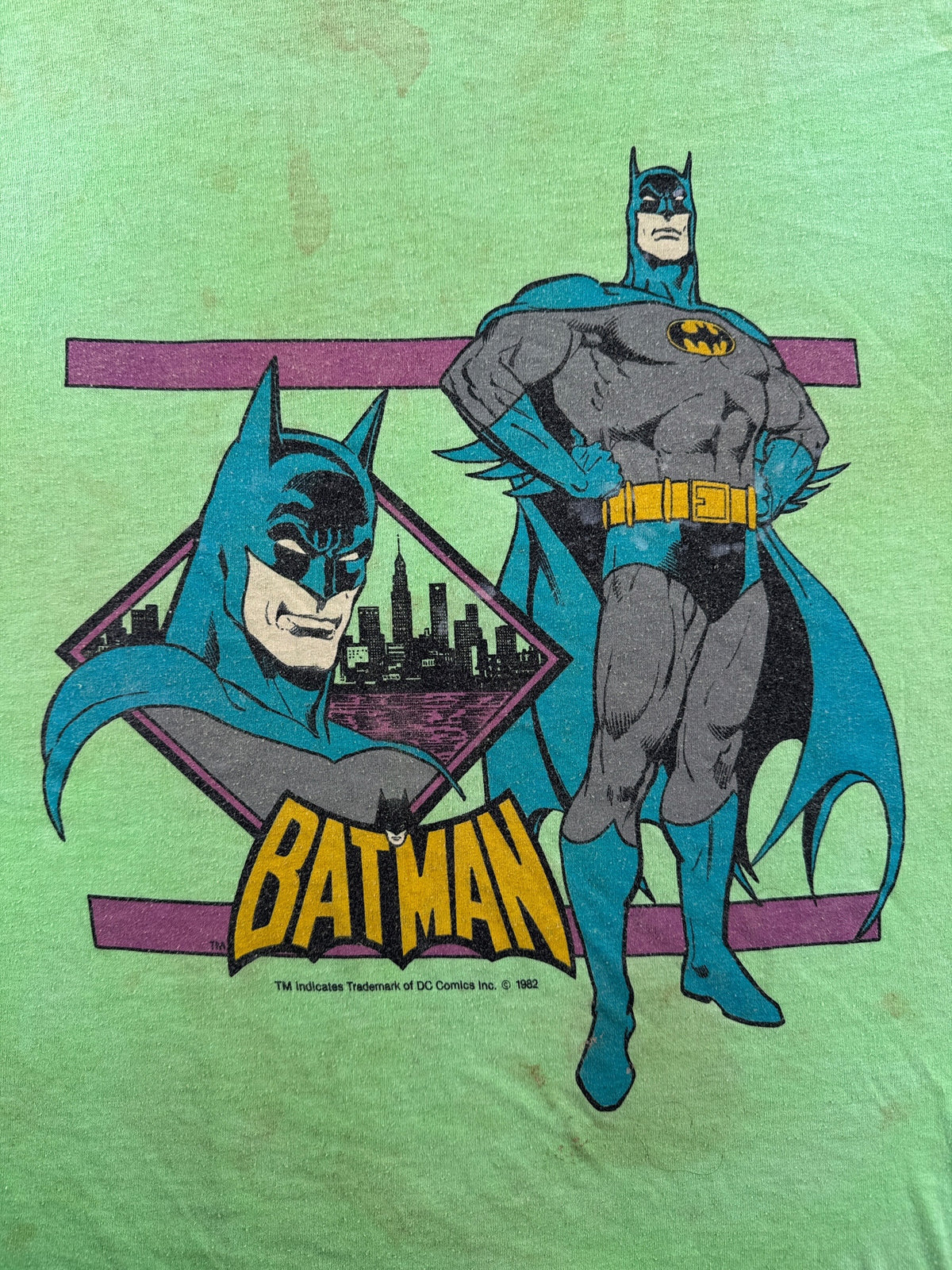 Front graphic on Vintage Batman Gotham City Scape Tee SZ L