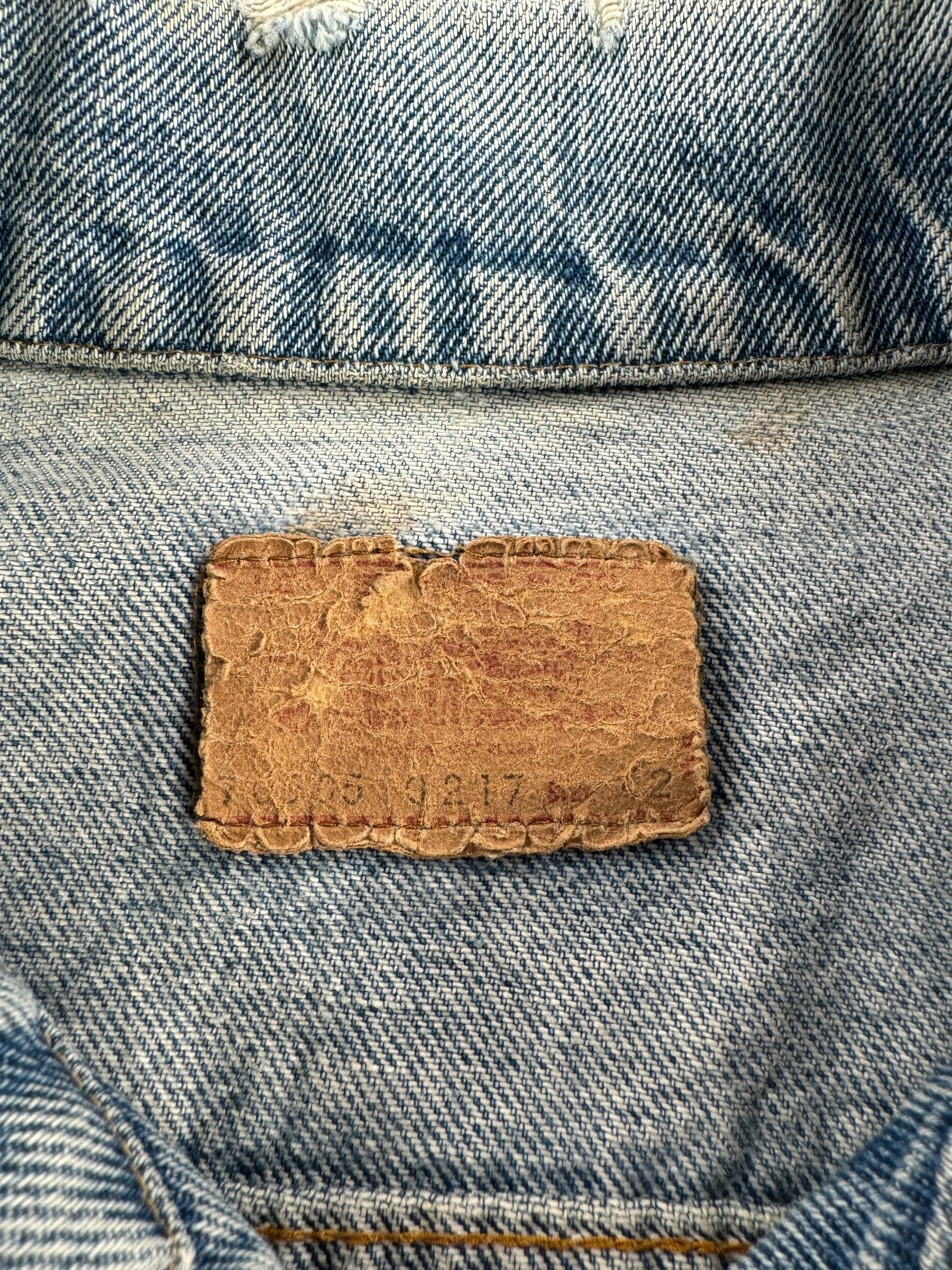 Label on Vintage Light Wash Levis 2 Pocket 70505 Jacket SZ 42