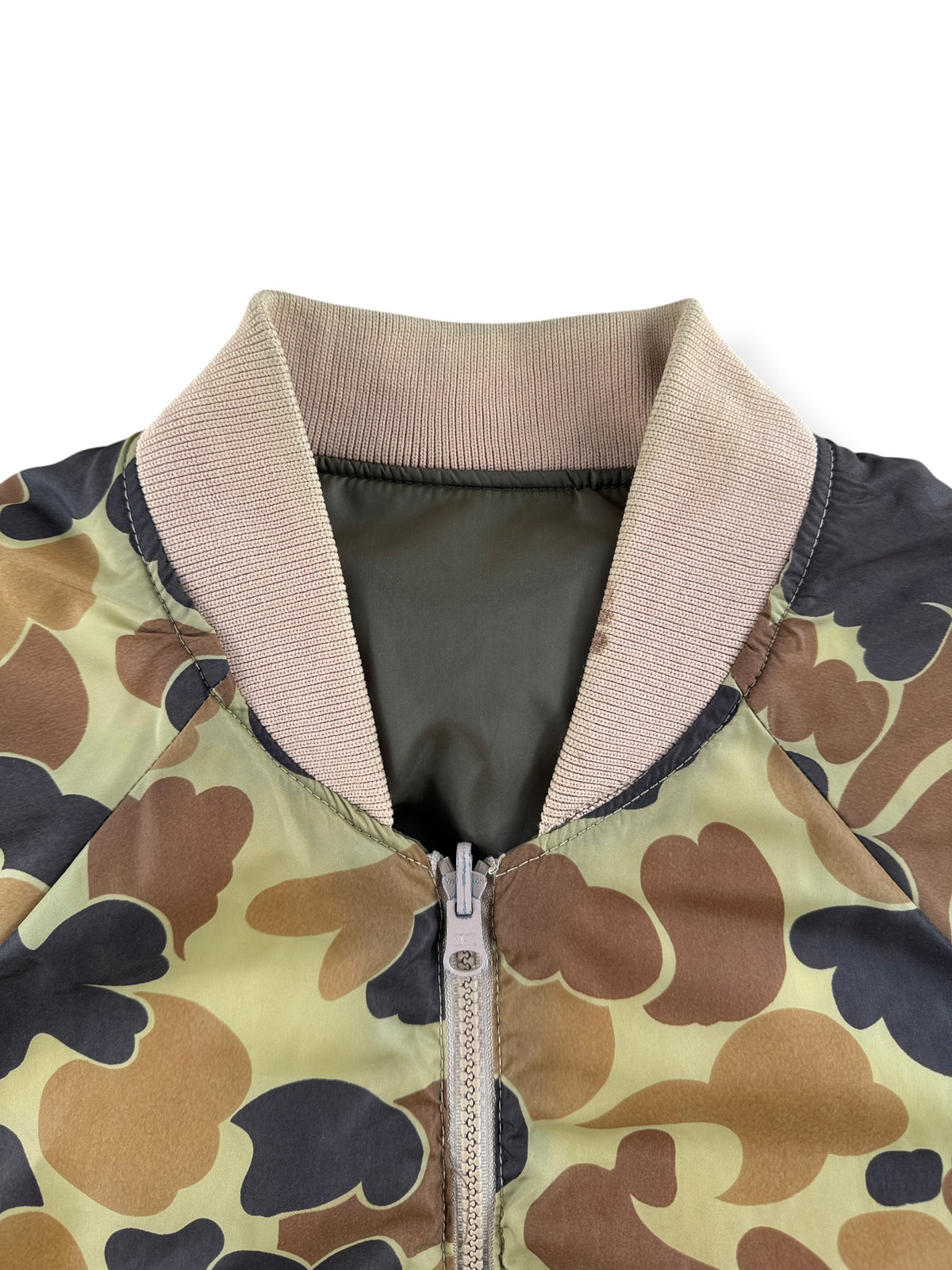 Collar on Vintage Columbia Reversible Hunting Bomber Jacket SZ L