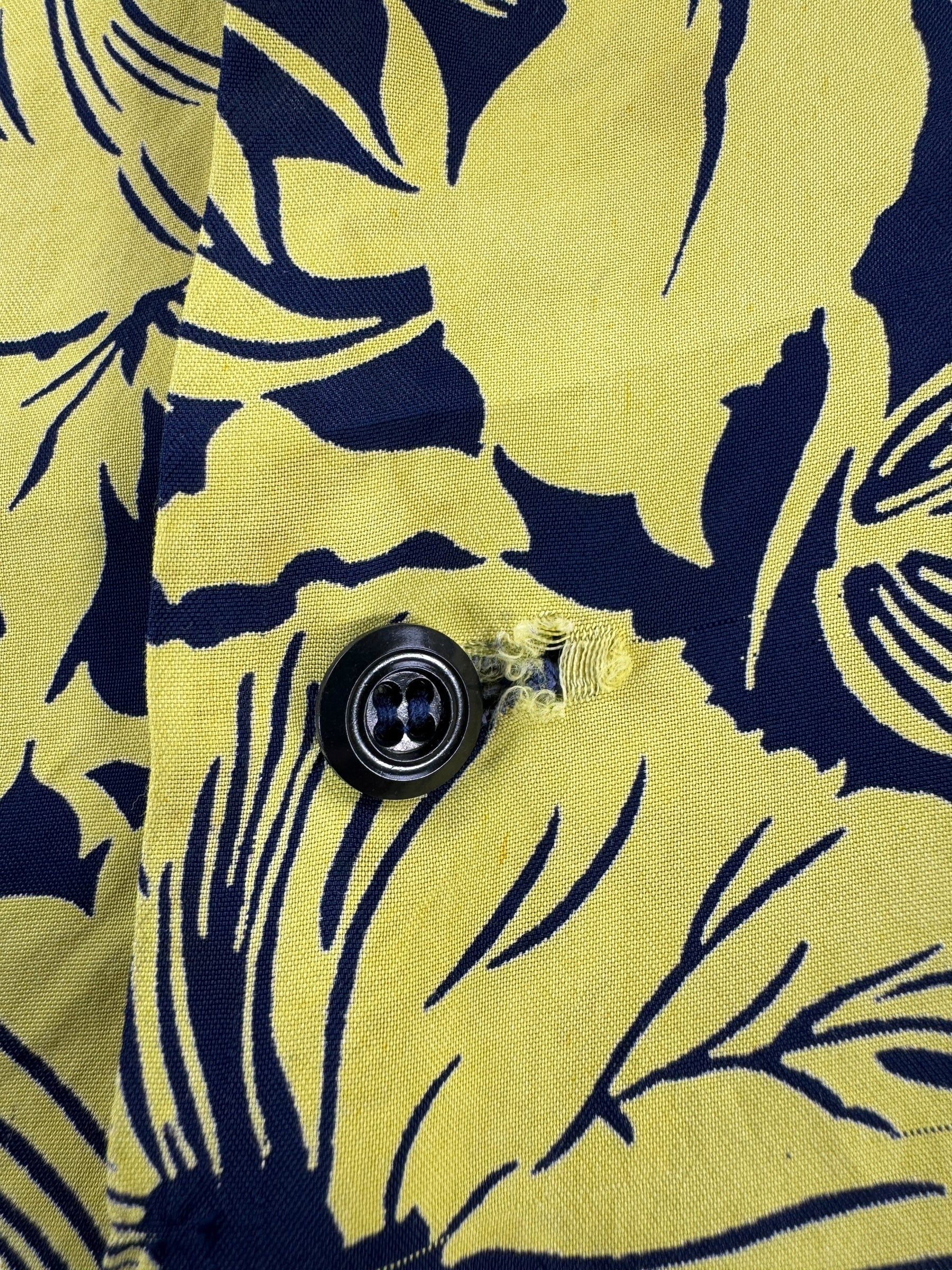 Hole on Vintage Penney's Topflight Border Print Aloha Shirt SZ M