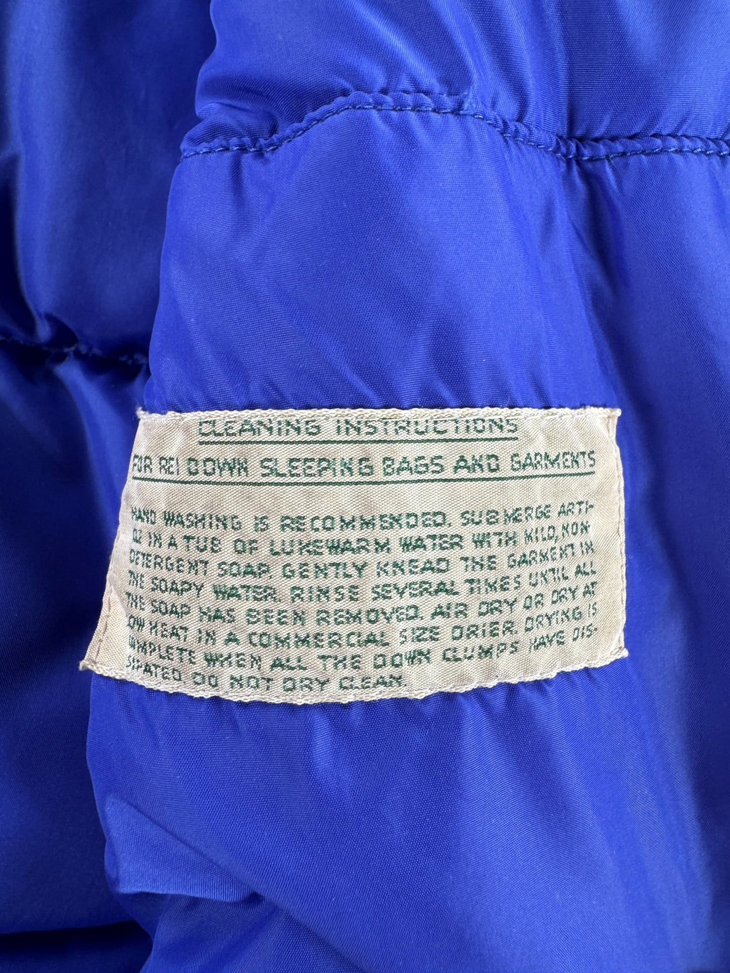 Label on Vintage REI Puffer Jacket SZ M AS IS