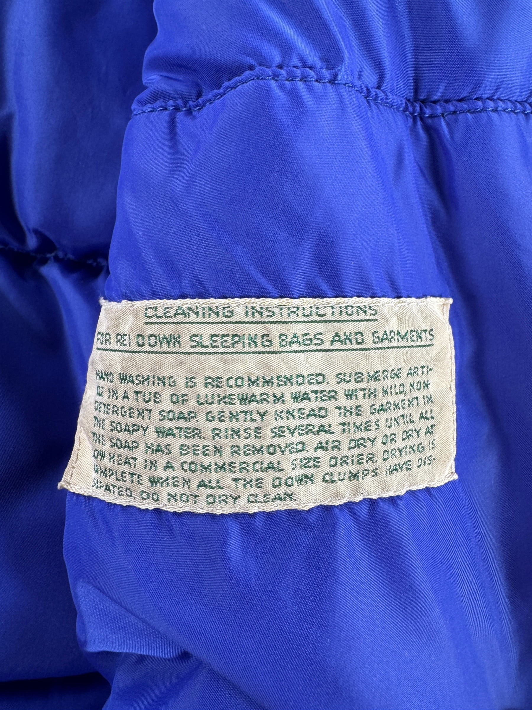 Label on Vintage REI Puffer Jacket SZ M AS IS