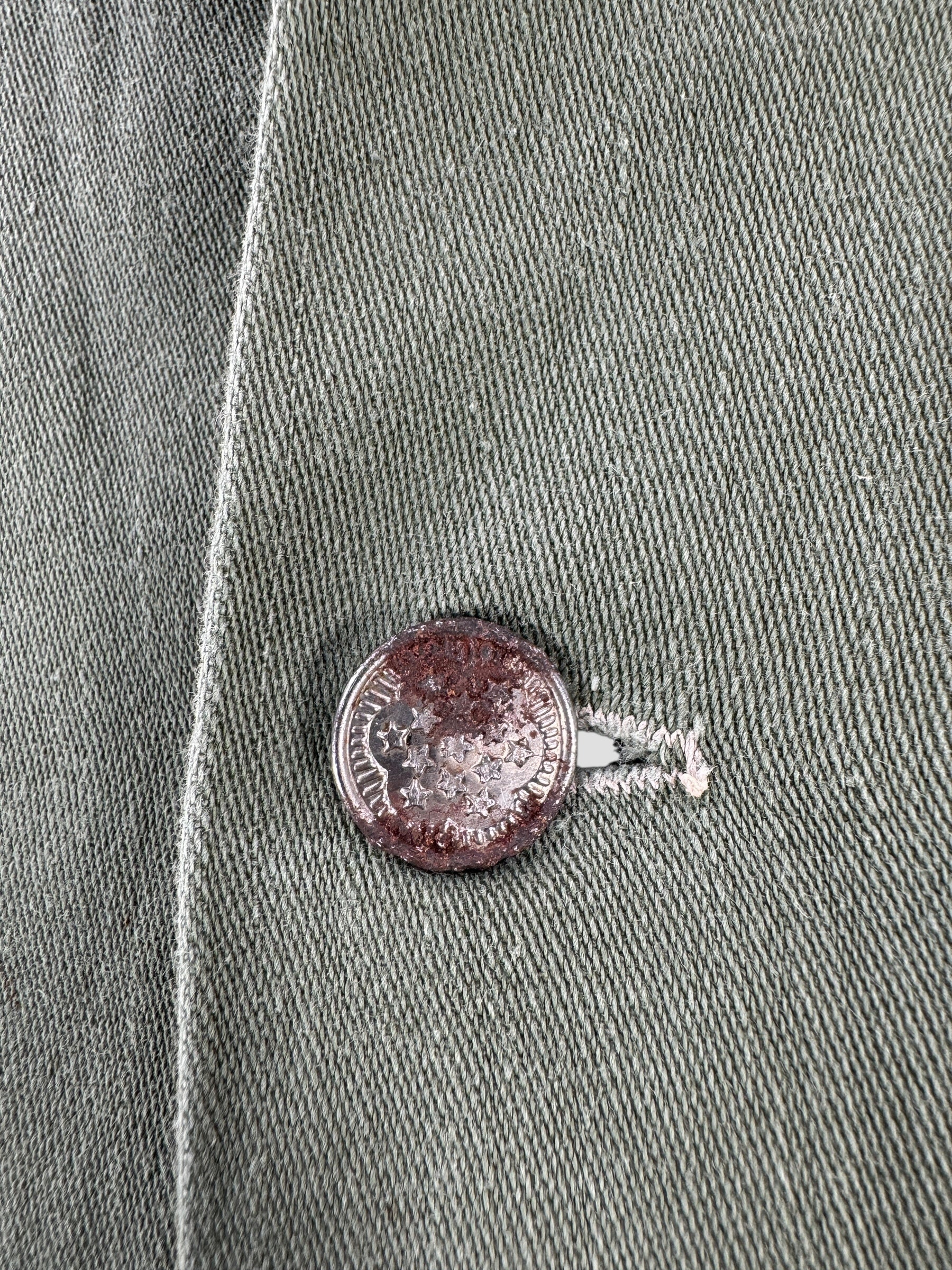 Button on Vintage 13 Star Military Top SZ M