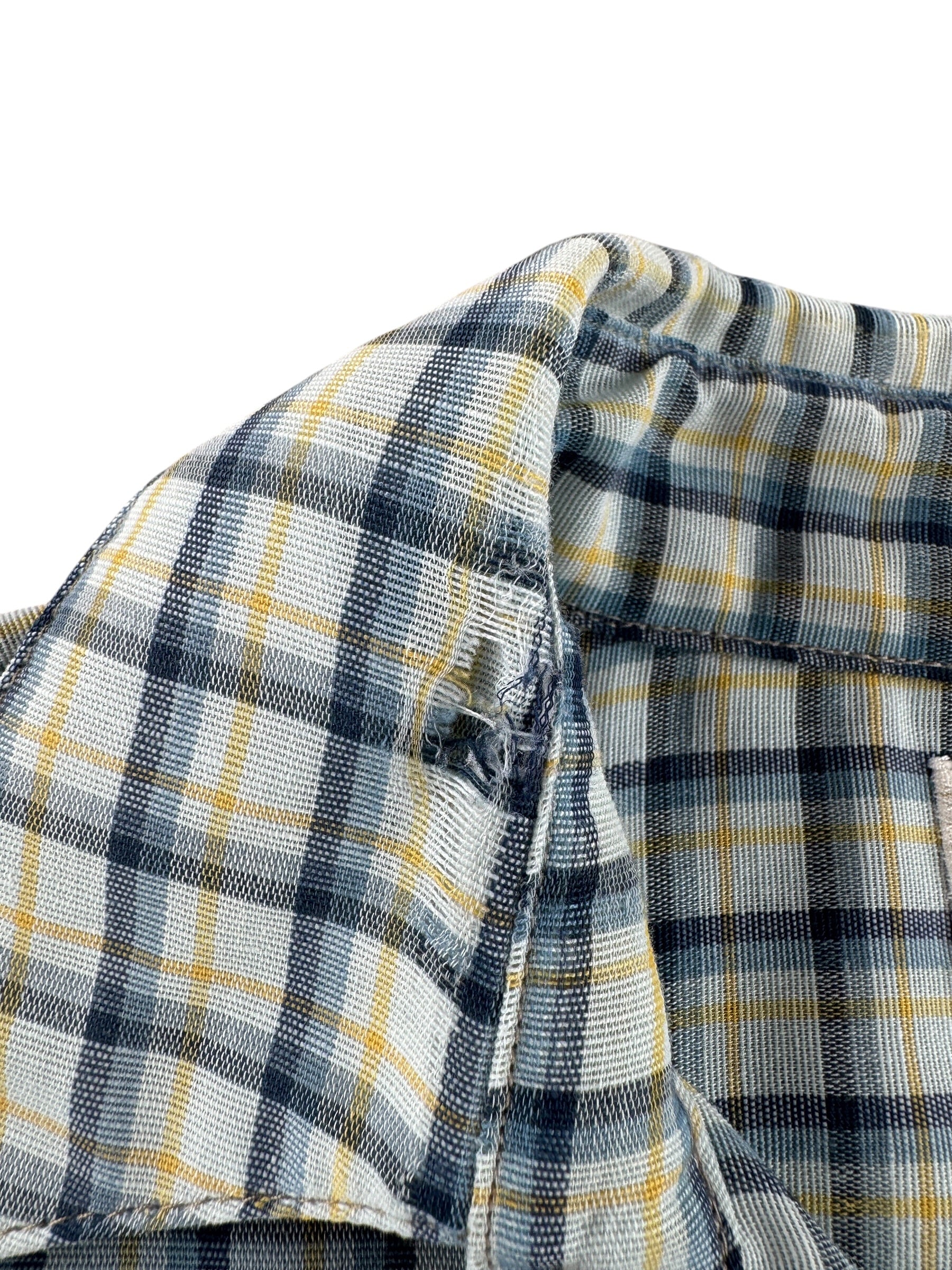Hole on Vintage JC Penney Plaid Longsleeve Shirt SZ M