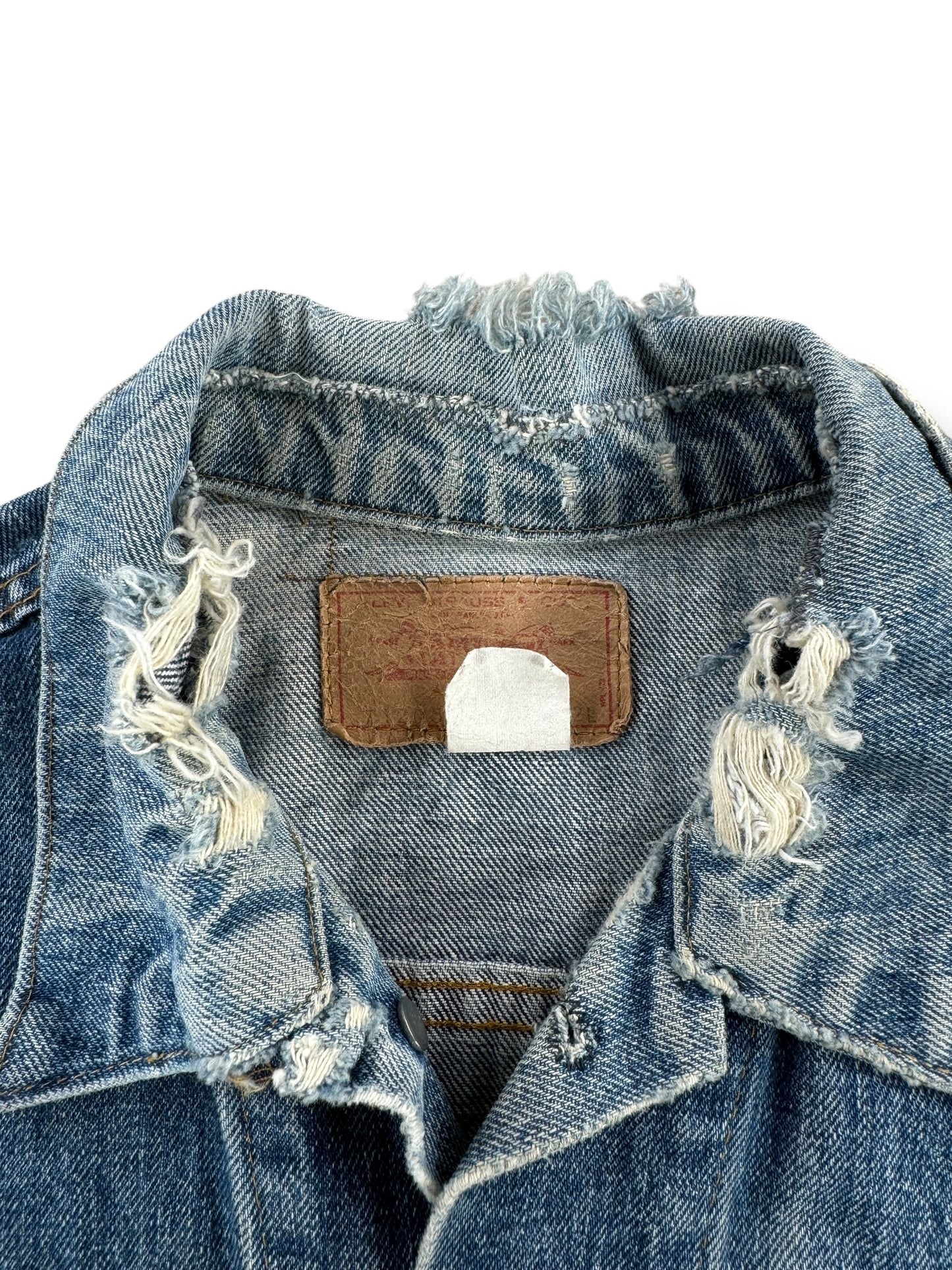 Distressed Collar on Vintage Levis 70215 Jacket SZ 42L