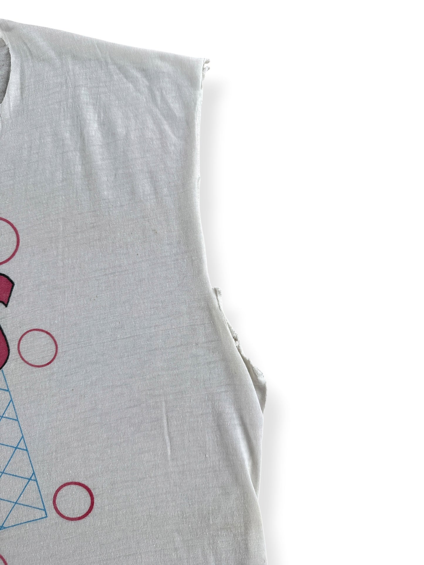 Chopped sleeves on Vintage Stray Cats Pinup Cut Off Tee SZ L