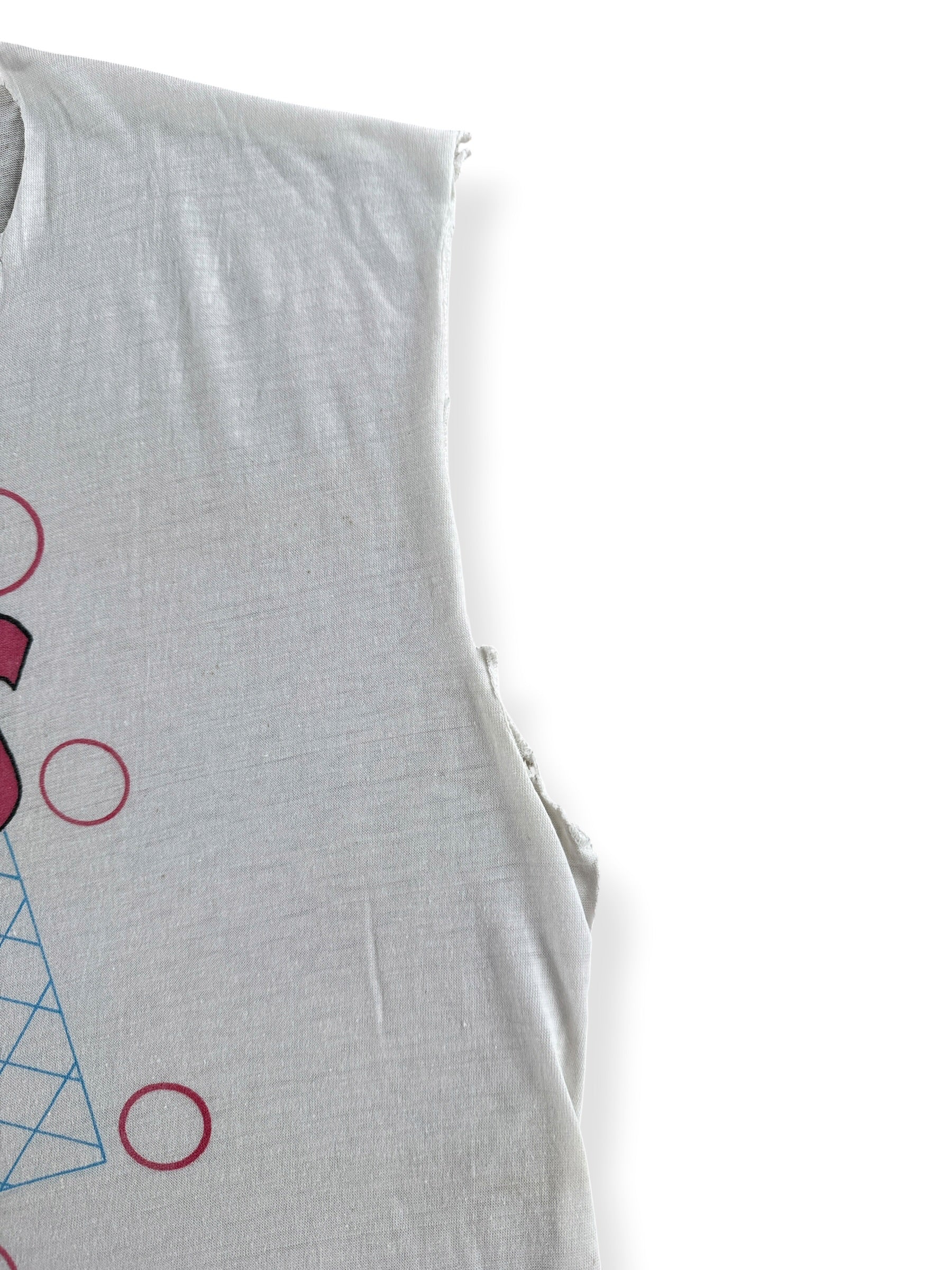 Chopped sleeves on Vintage Stray Cats Pinup Cut Off Tee SZ L