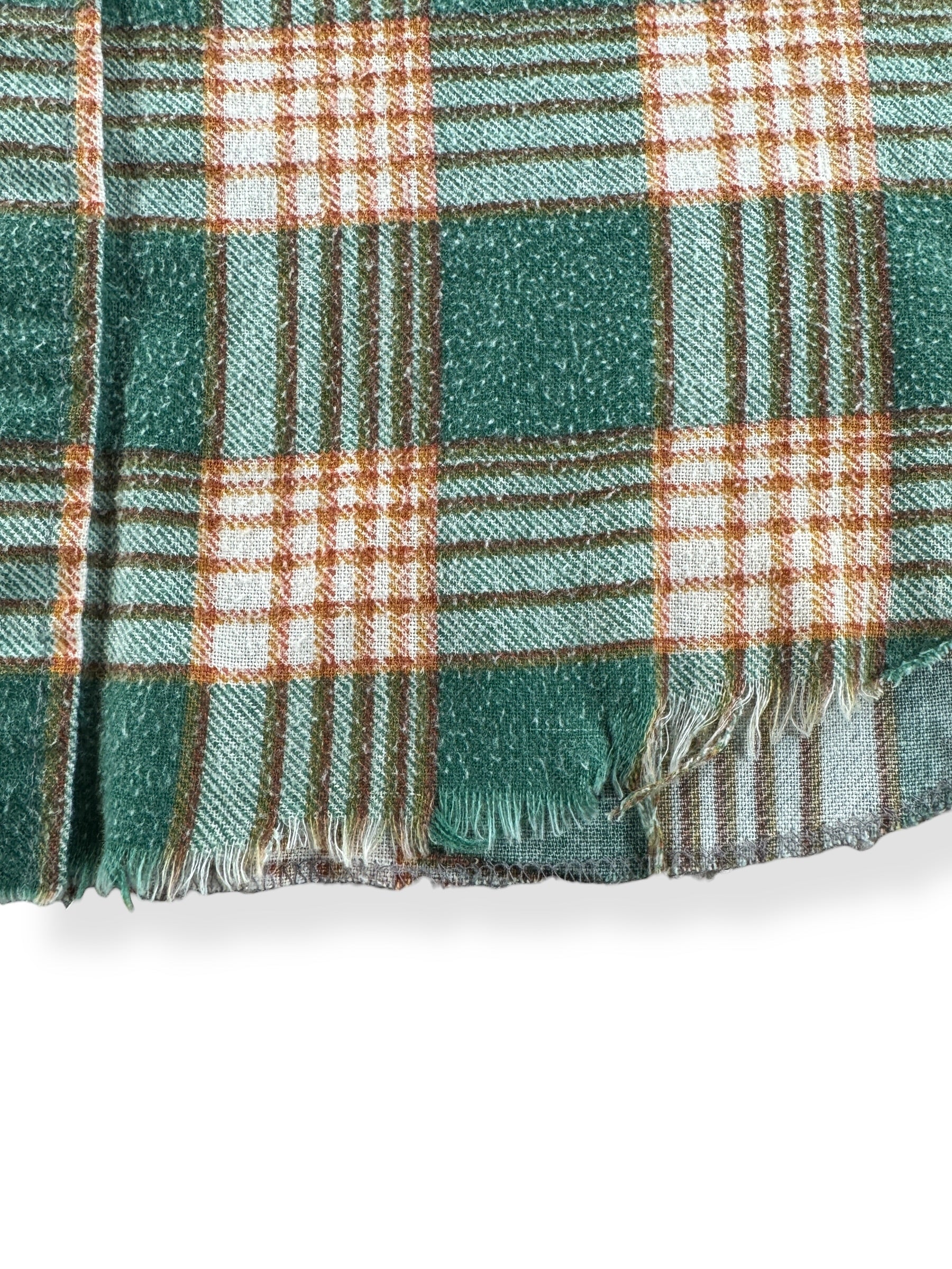 Fraying on Vintage Dee Cee Faded Cotton Pearl Snap SZ 16-34 (Fits L)