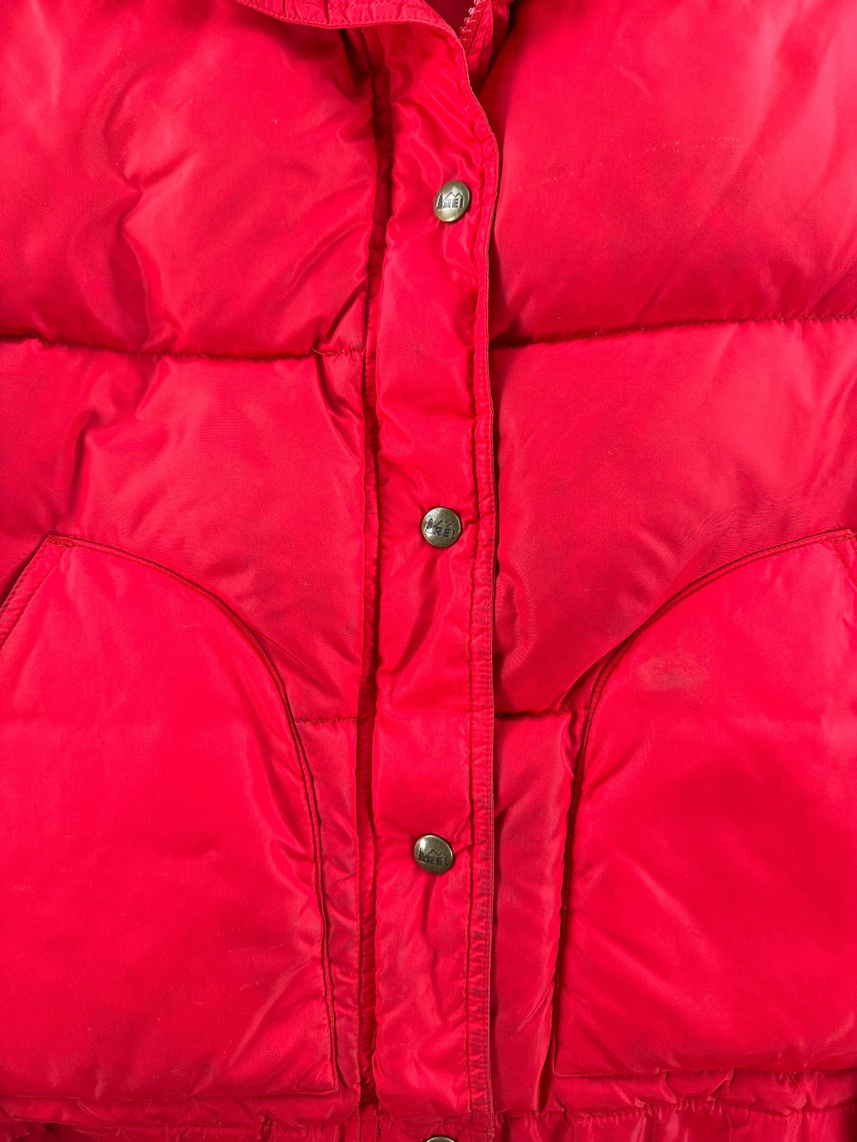 Buttons and pockets on Vintage 80s REI Puffer Jacket SZ M