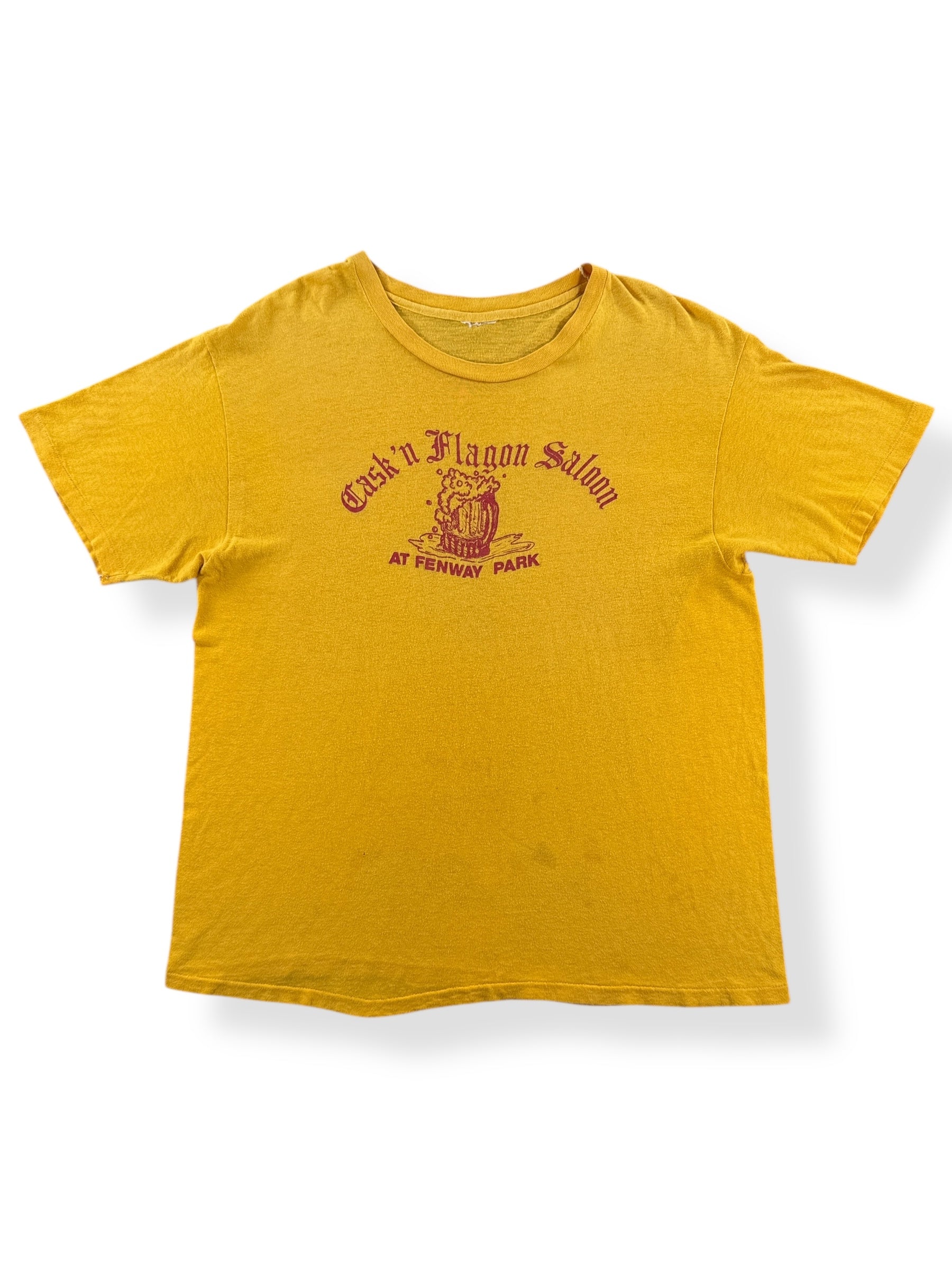 Front of Vintage Yellow Cask 'n Flagon Saloon Boston Tee SZ L