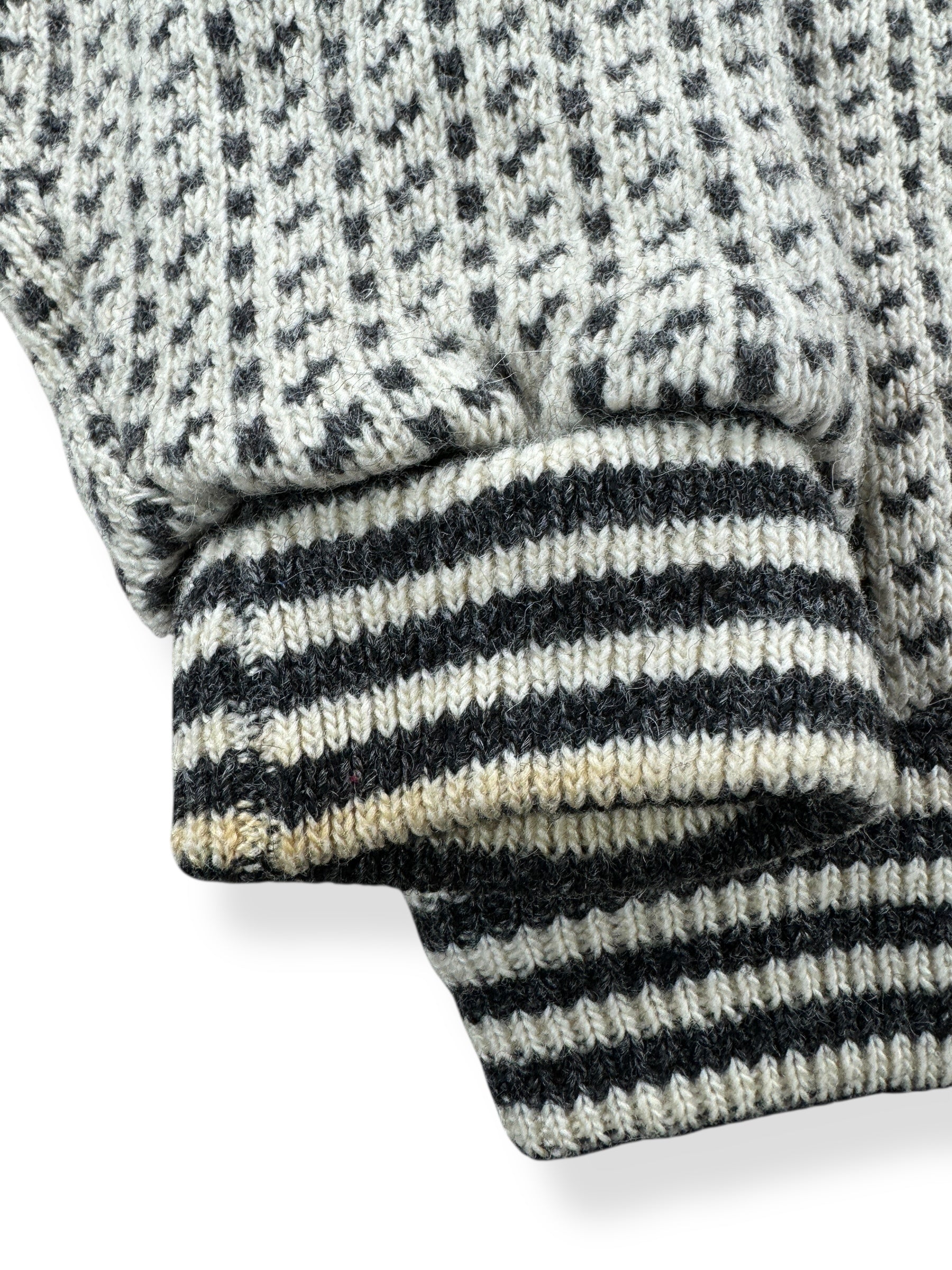 Yellowed Cuffs on Vintage Men's Off White and Grey LL Bean Birdseye Sweater SZ L