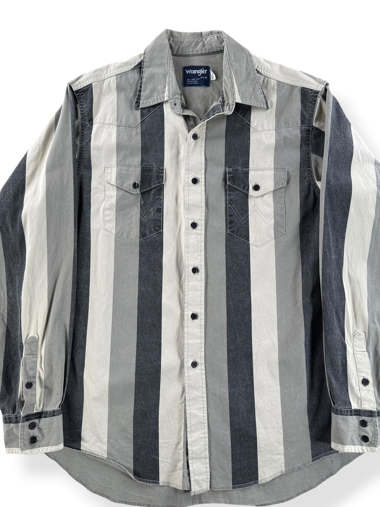 Front Close Up of Vintage Wrangler Black & White Brushpopper Shirt SZ 16 1/2