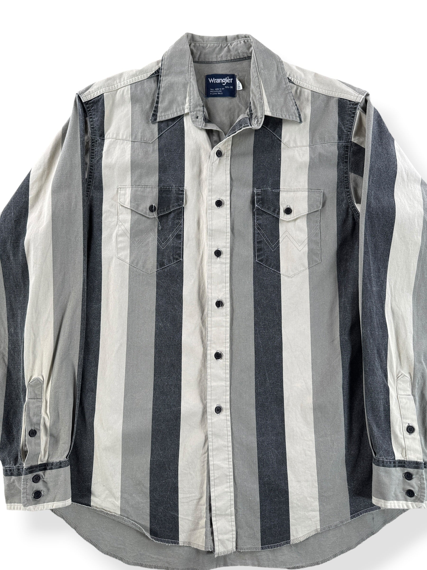 Front Close Up of Vintage Wrangler Black & White Brushpopper Shirt SZ 16 1/2