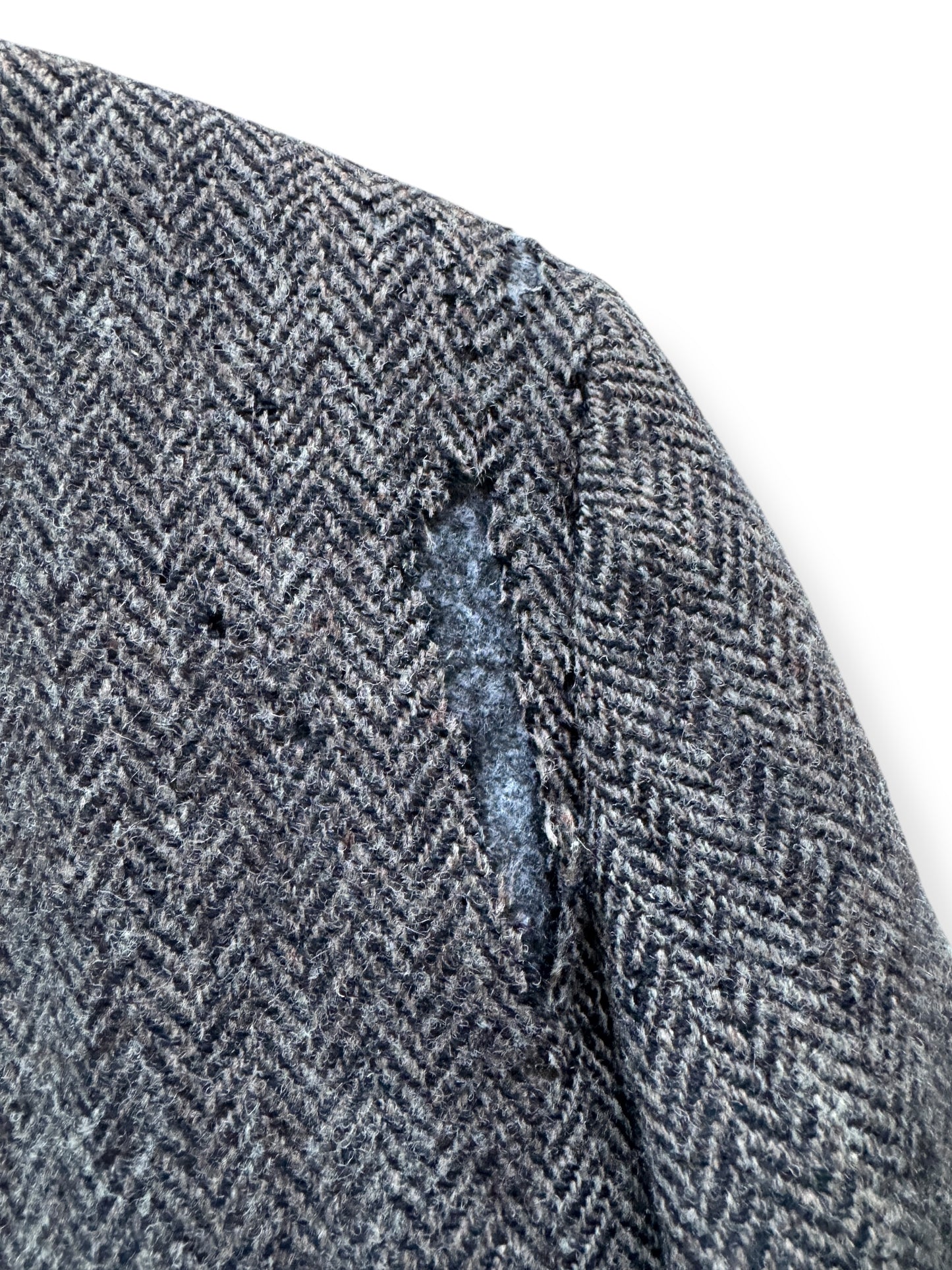 Damage on Back Right Shoulder of Vintage Harris Tweed Sportcoat SZ M