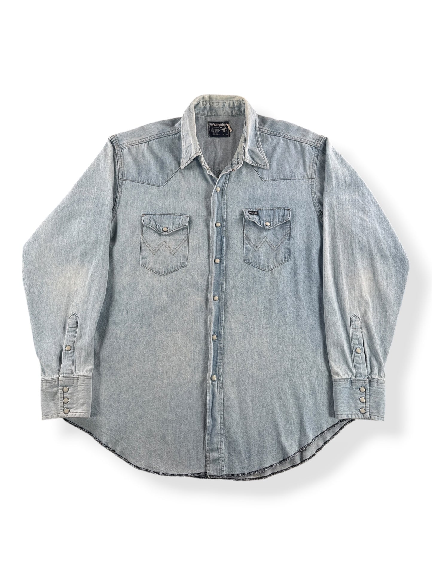 Front of Vintage Wrangler Light Wash Denim Pearlsnap SZ 18 (XL)