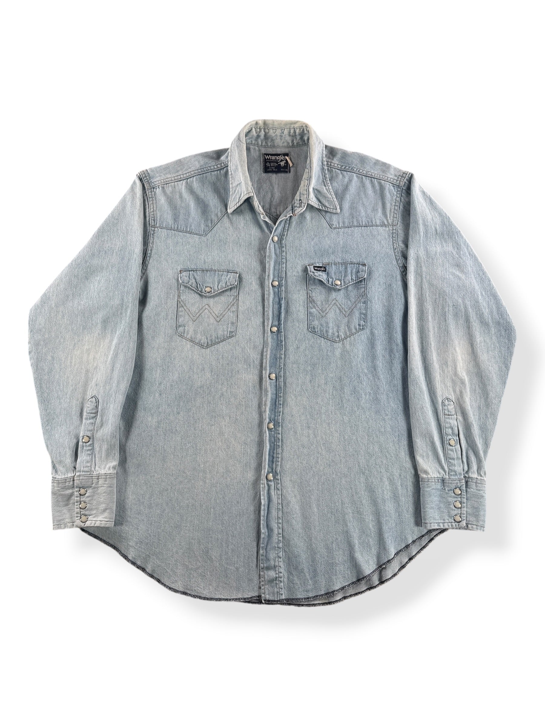 Front of Vintage Wrangler Light Wash Denim Pearlsnap SZ 18 (XL)