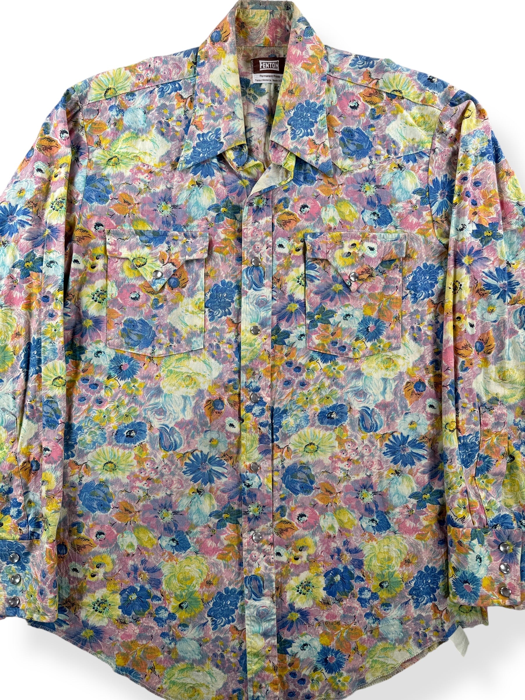 Front Close Up of Vintage 70s Psychedelic Flower Western Pearlsnap Shirt SZ M