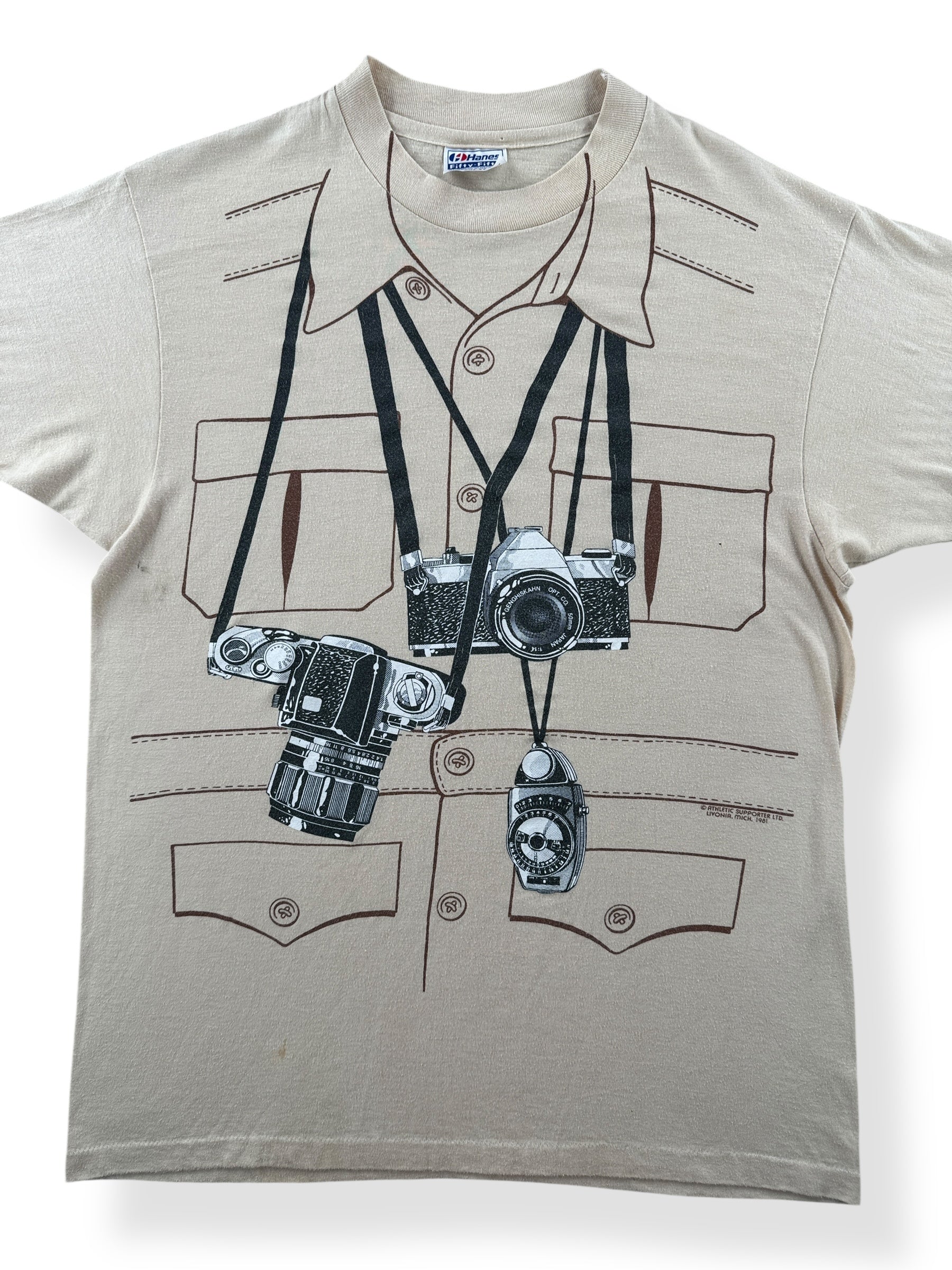 Front Close Up of Vintage Photographer Tee SZ M