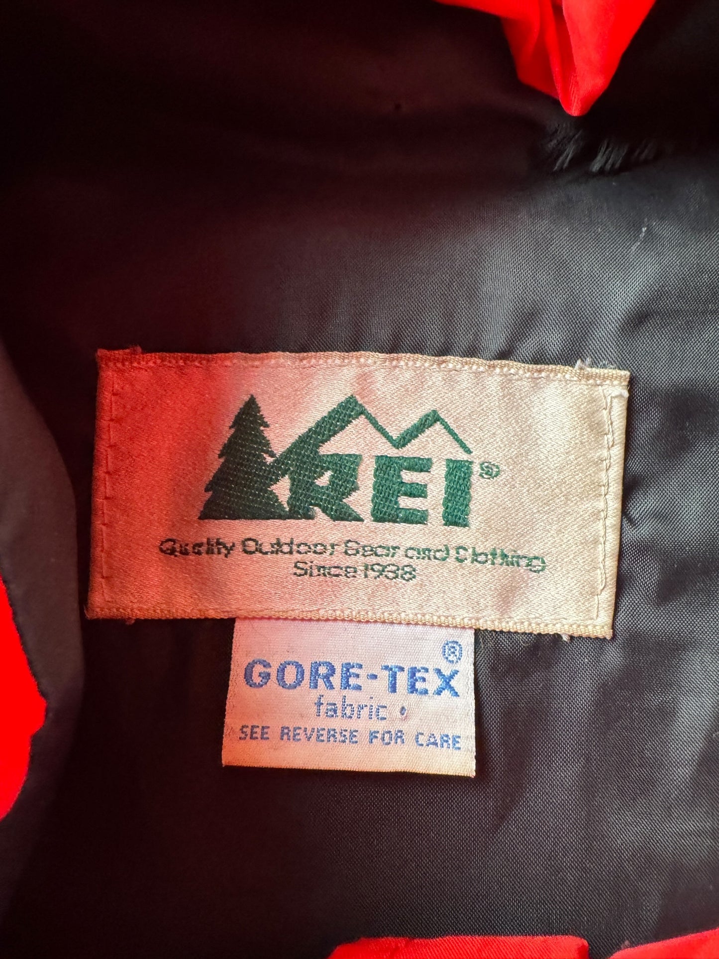 Label on Vintage REI Gore Tex Rain Parka SZ L