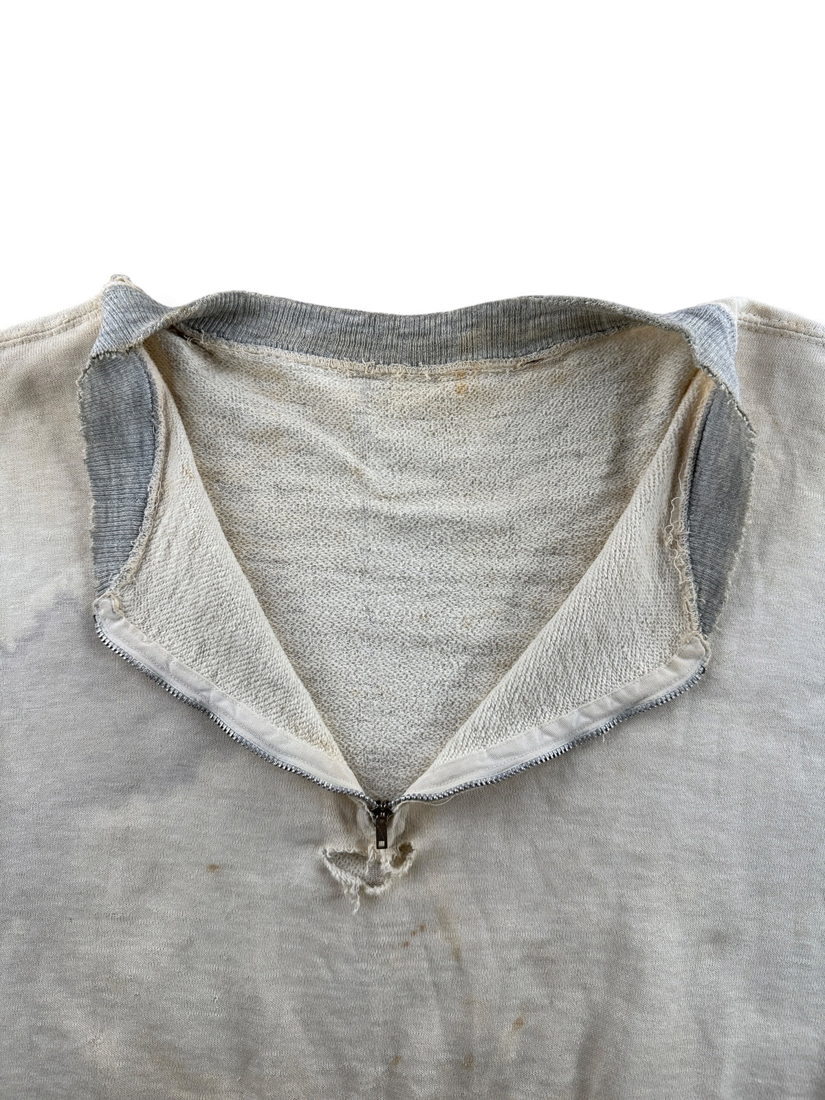 Open zipper on Vintage Thrashed 1940s Quarterzip Sweatshirt SZ L