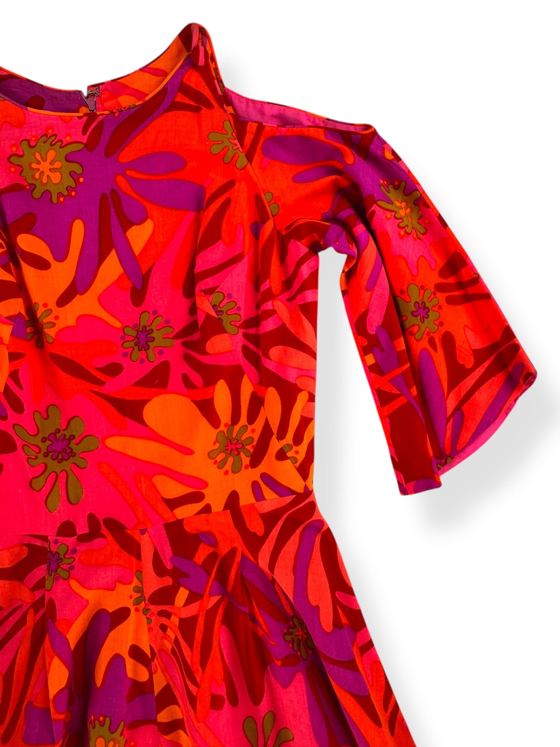 Left shoulder 1960s Waltah Clark's Aloha Palazzo Pantsuit S