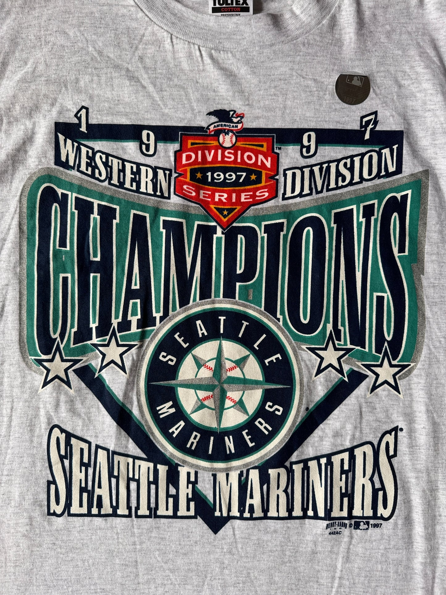 Front Close Up of NOS 1997 Mariners Tee SZ XL