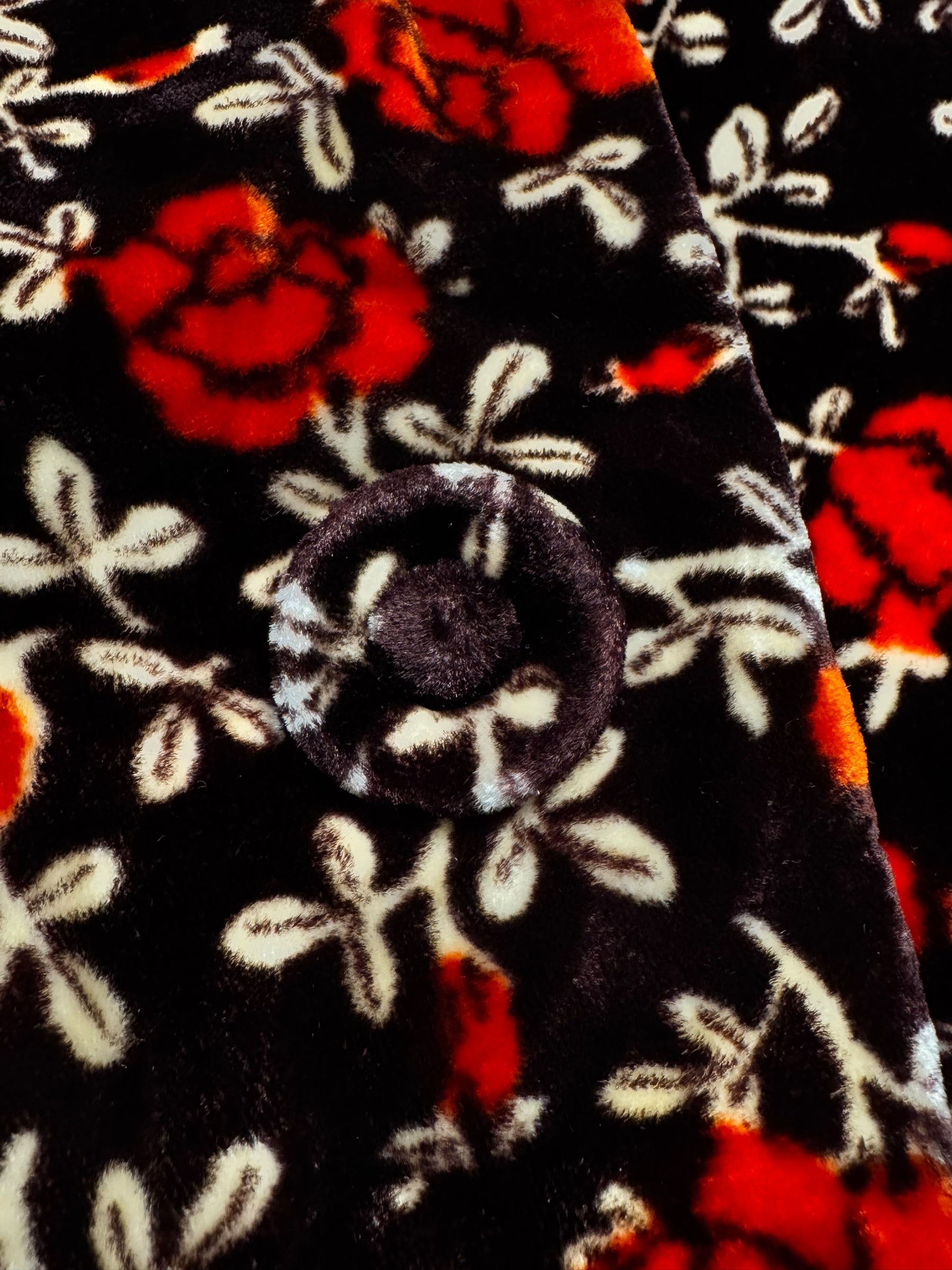 Button view of 1940s Stunning Floral Velvet Blazer S