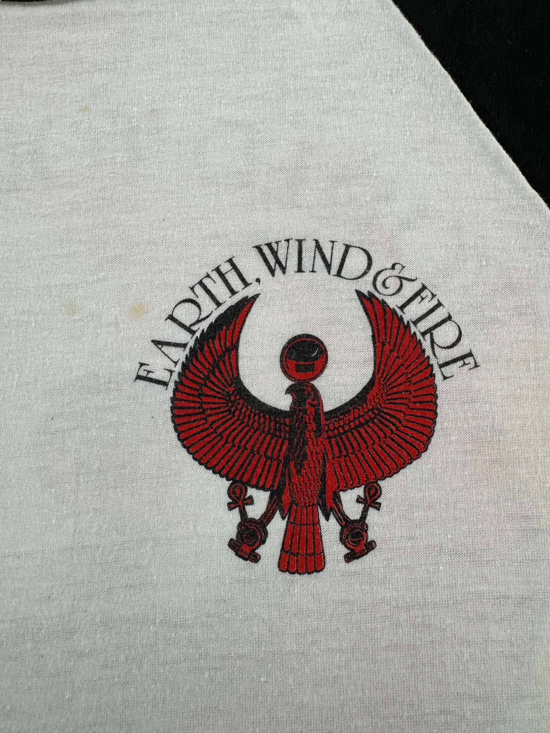 Graphic of Vintage 1982 Earth Wind And Fire Raglan Tee SZ M (Fits S)