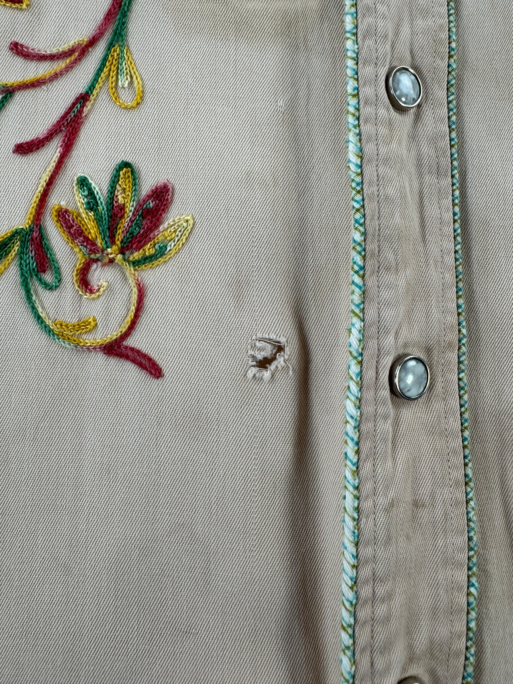 Hole on Vintage California Ranchwear Rayon Gabardine Embroidered Pearl Snap SZ XL