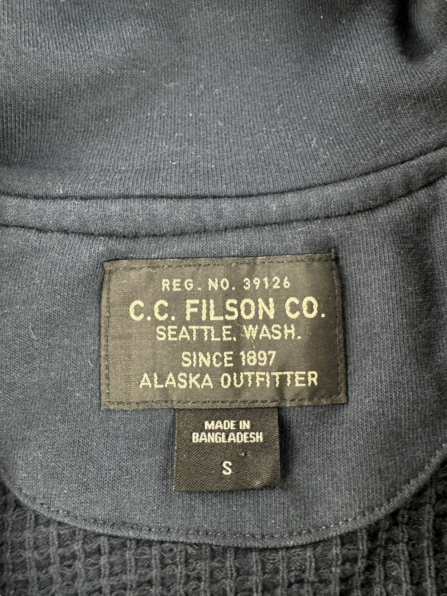 Label on Modern Filson Waffle Knit Half Zip Sweatshirt SZ S