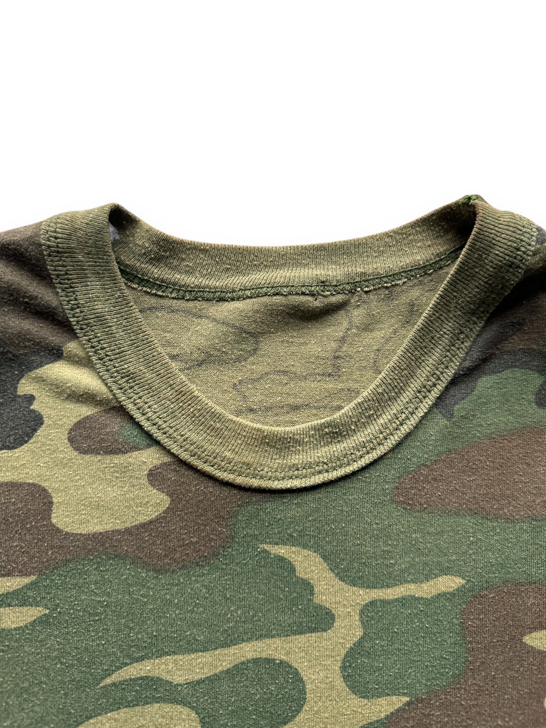 collar on Vintage Camo Tee SZ L