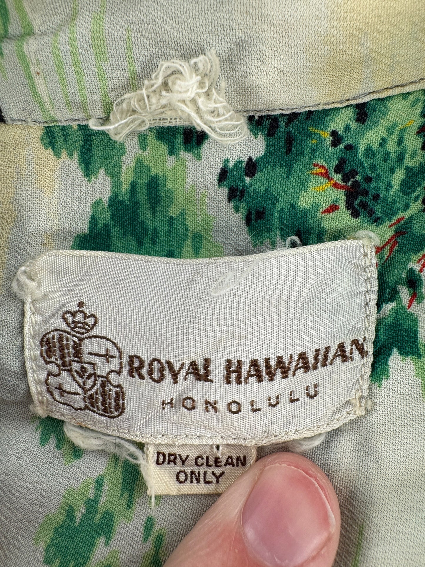 Label on Vintage 50s Loop Collar Aloha Shirt SZ M