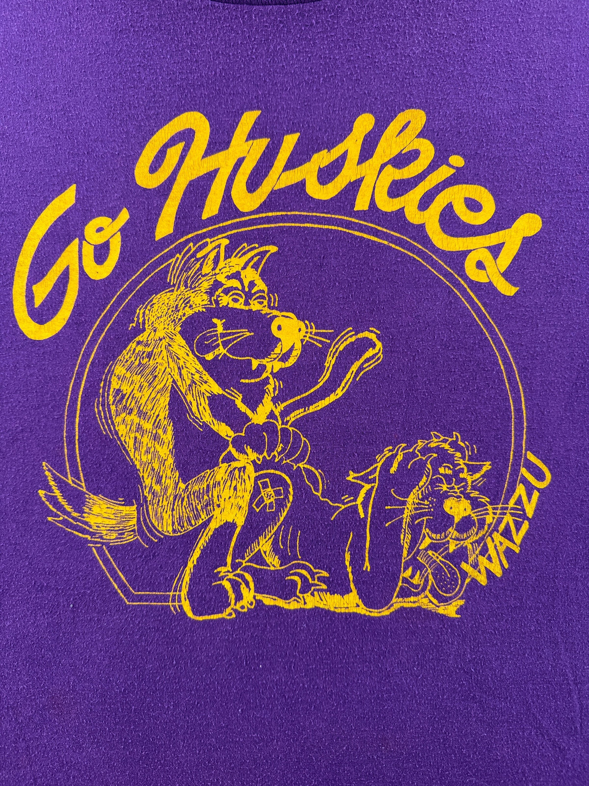 Front graphic on Vintage Crass Go Huskies Tee SZ XL (Fits L)