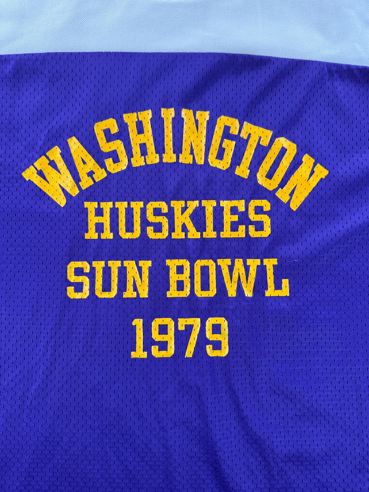 Front graphic on Vintage '79 UW Sun Bowl Jersey SZ M