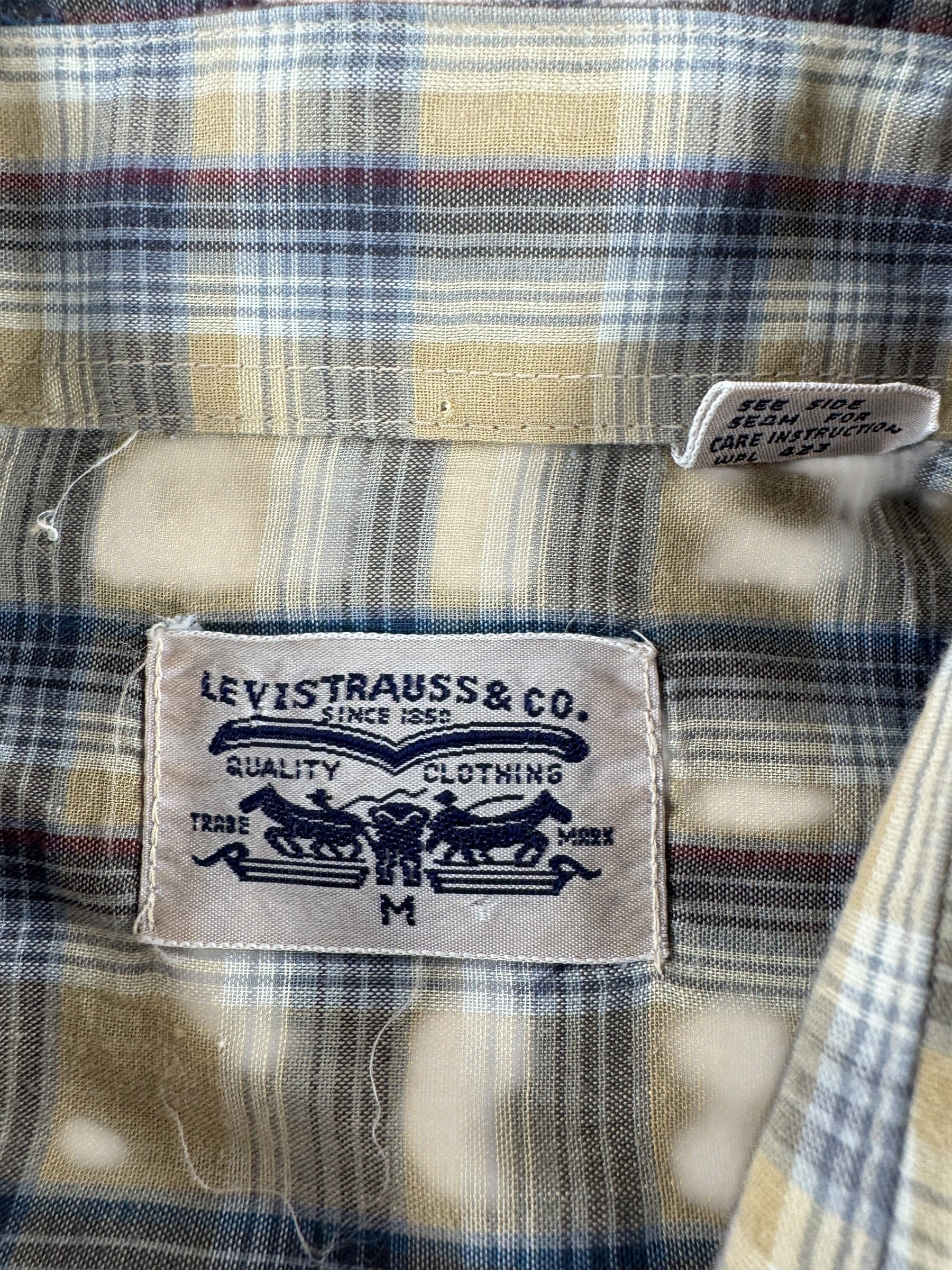 Label on Vintage Levis Cotton/Poly Blend Pearl Snap Shirt SZ M