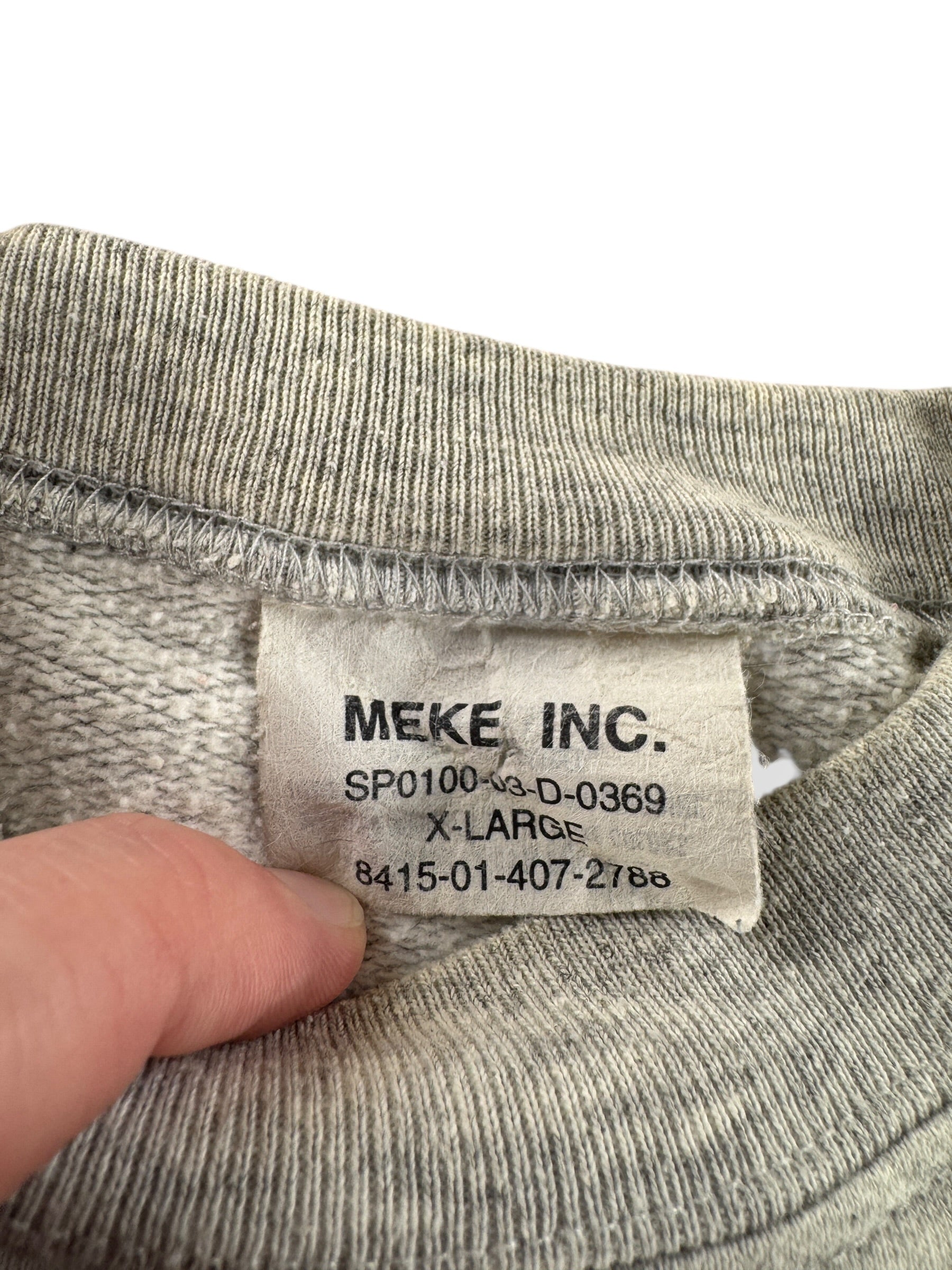 Tag on Vintage Air Force Crewneck SZ XL