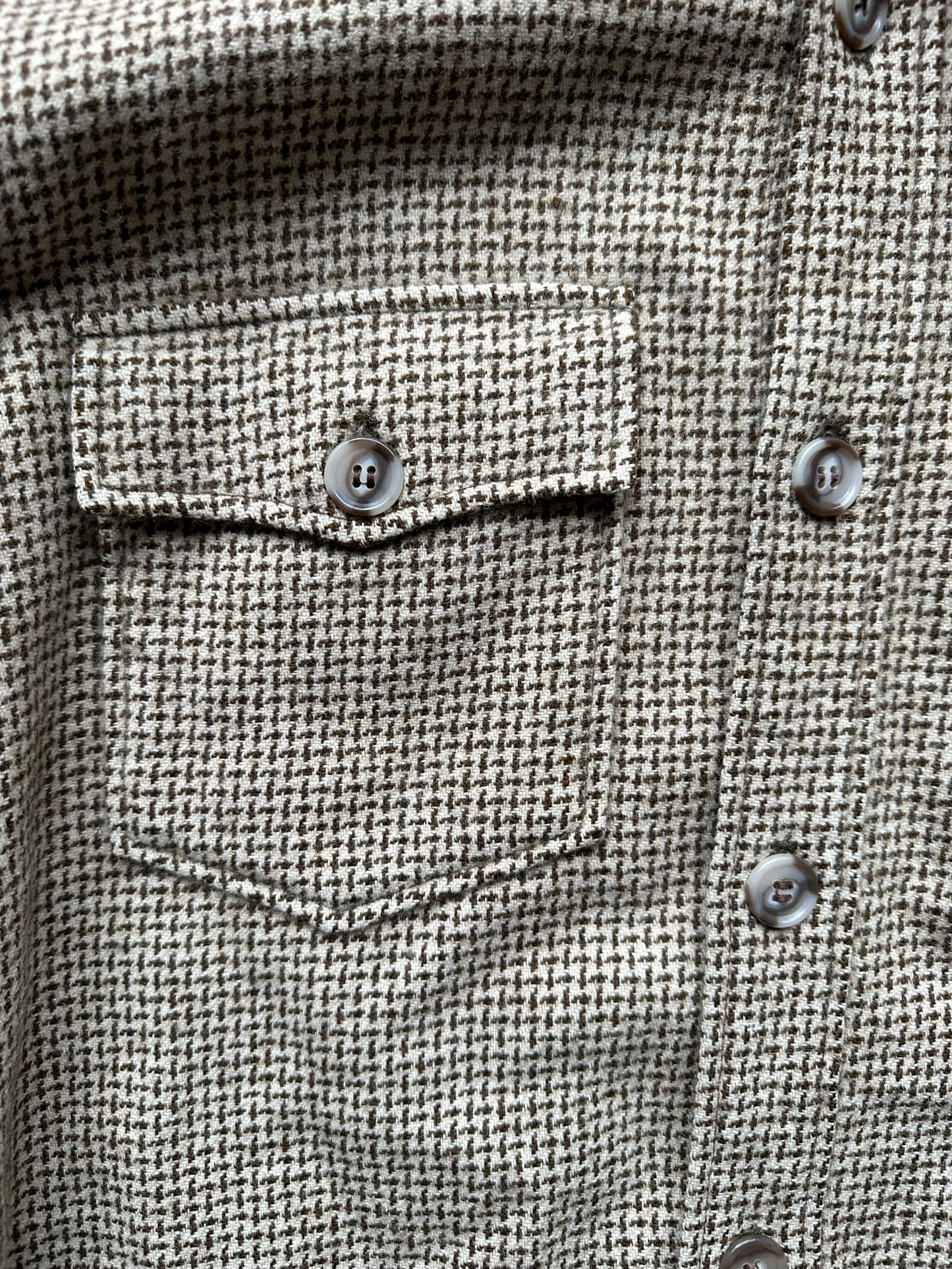 Right Pocket View of Vintage Tan Houndstooth Woolrich Shirt Jacket SZ M |  Barn Owl Vintage Goods | Vintage Workwear Seattle