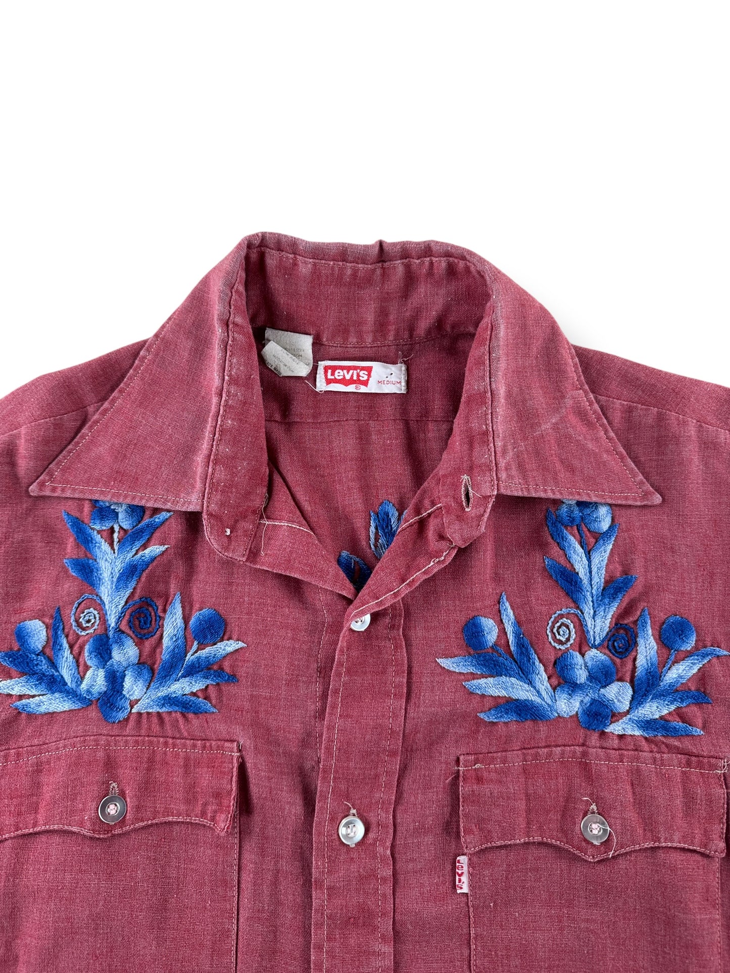 Collar on Vintage Levis 50/50 Burgundy Button Up Shirt SZ M