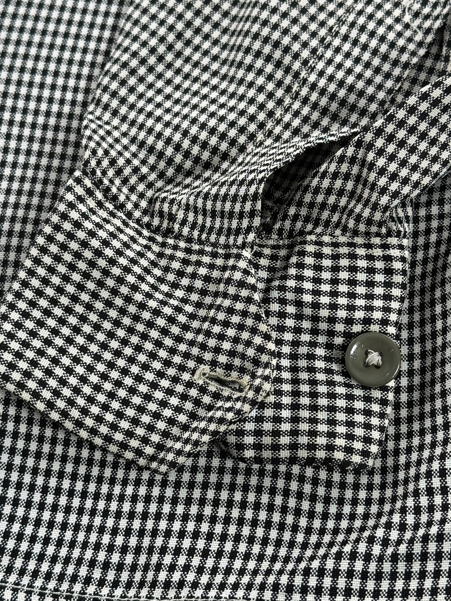 Missing button on oposite cuff of Vintage 1950s Sterling Black and White Rayon Loop Collar Shirt SZ M